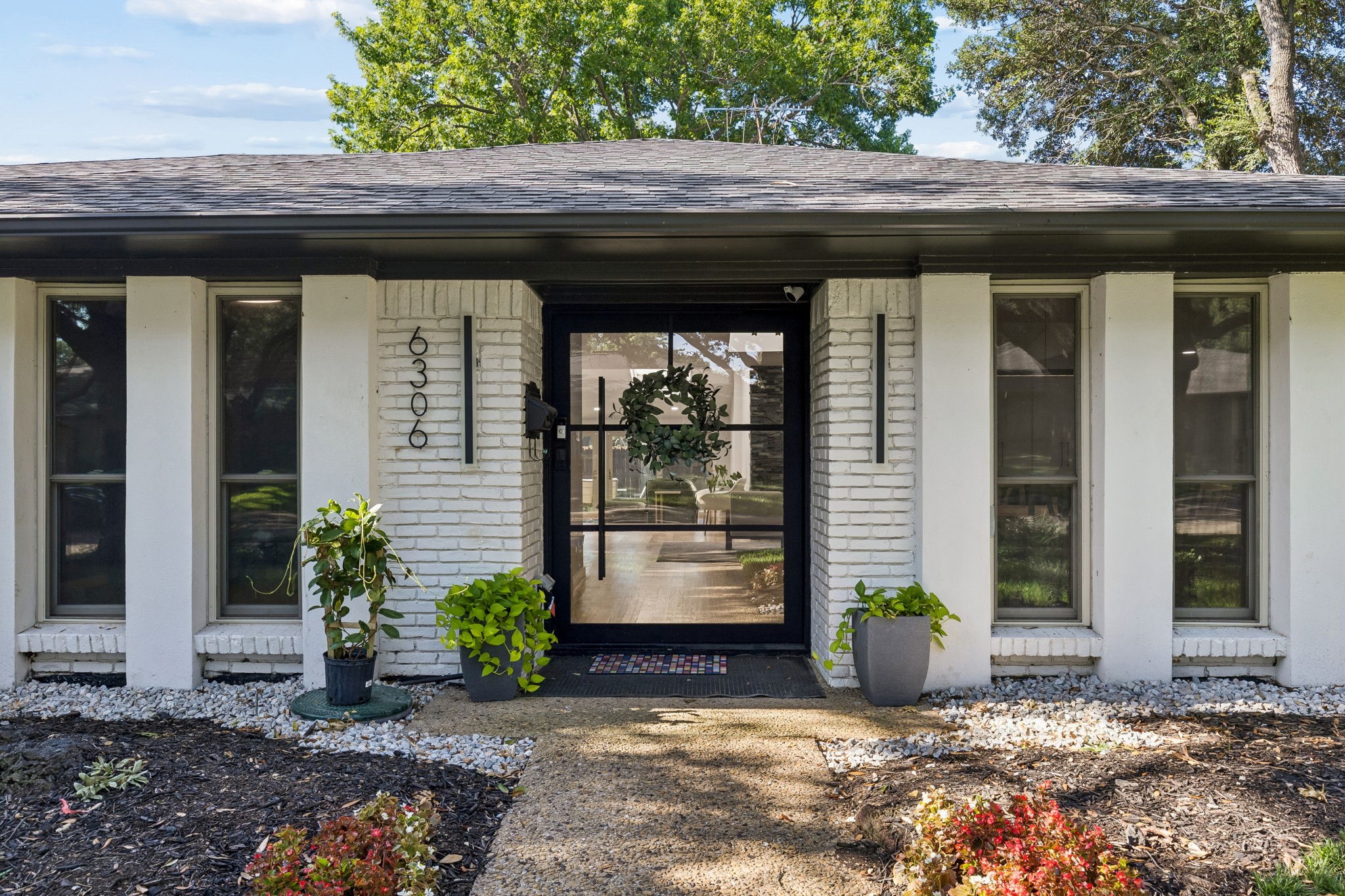 6306 Glennox Lane