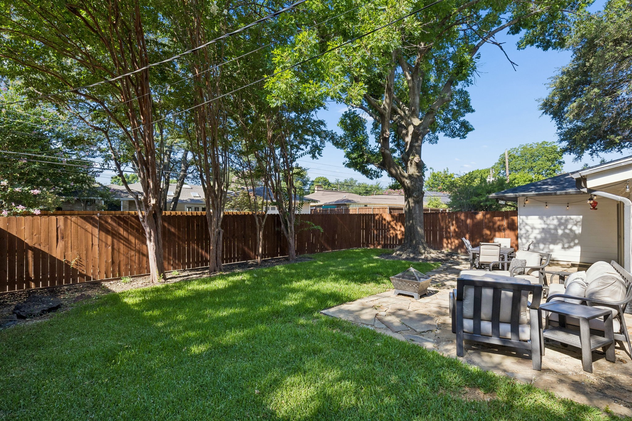 6306 Glennox Lane