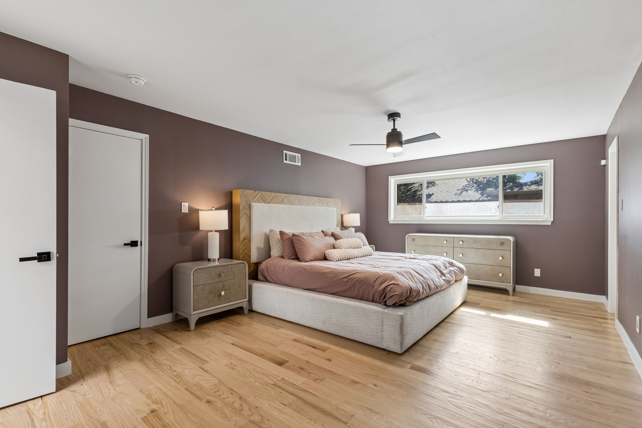 6306 Glennox Lane