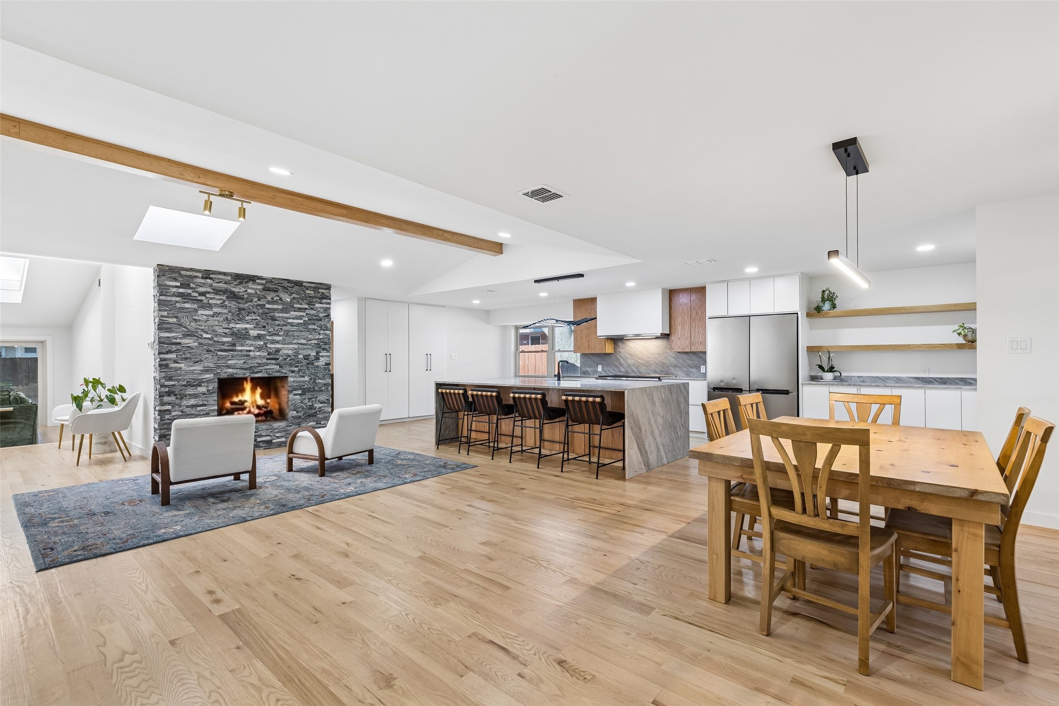 6306 Glennox Lane