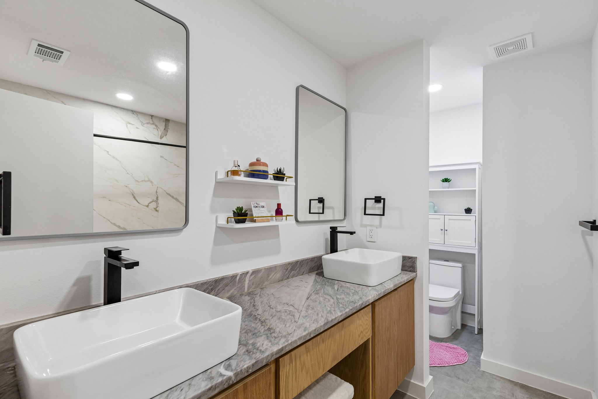 6306 Glennox Lane