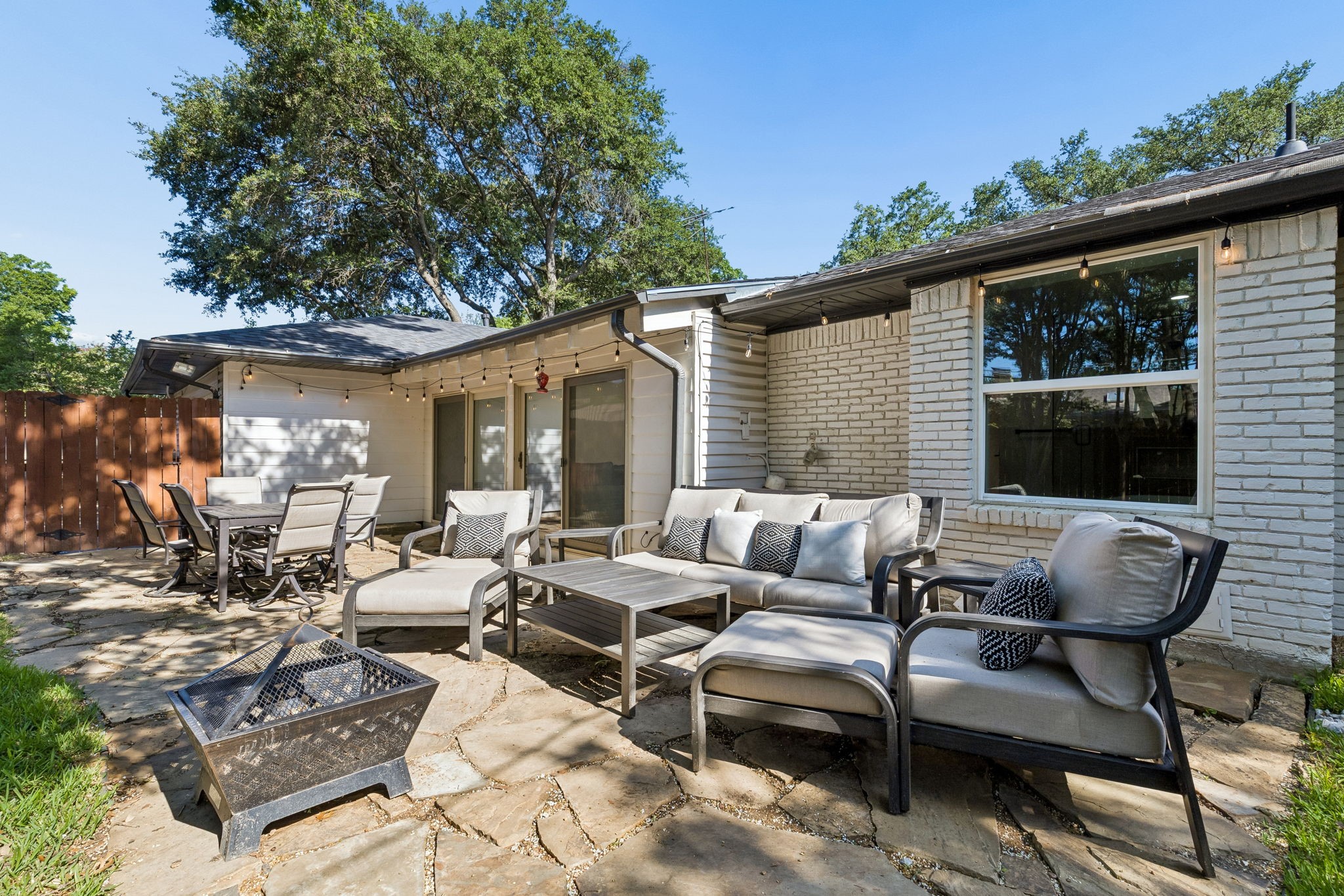 6306 Glennox Lane