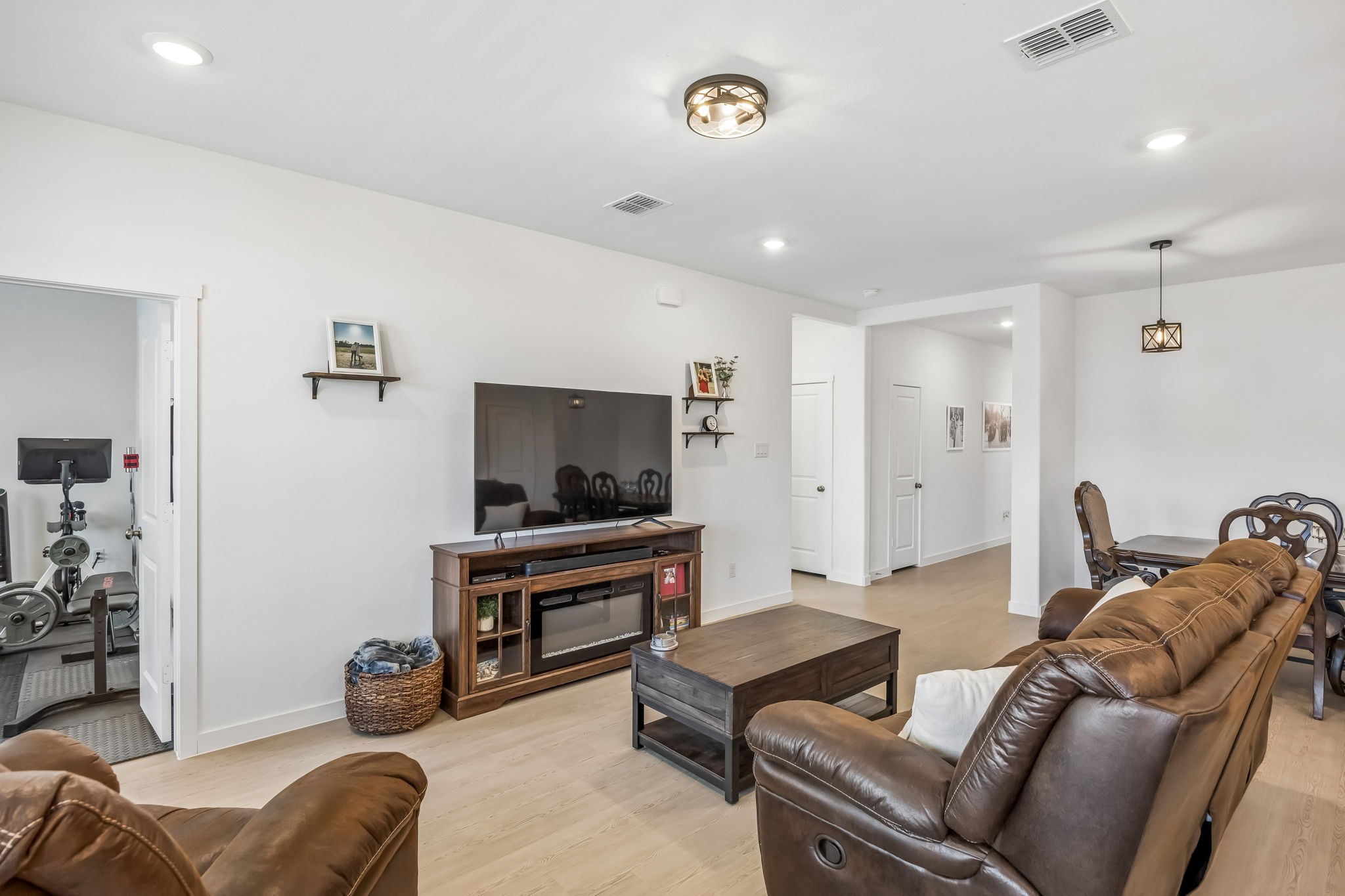 1801 Rubber Fig Lane