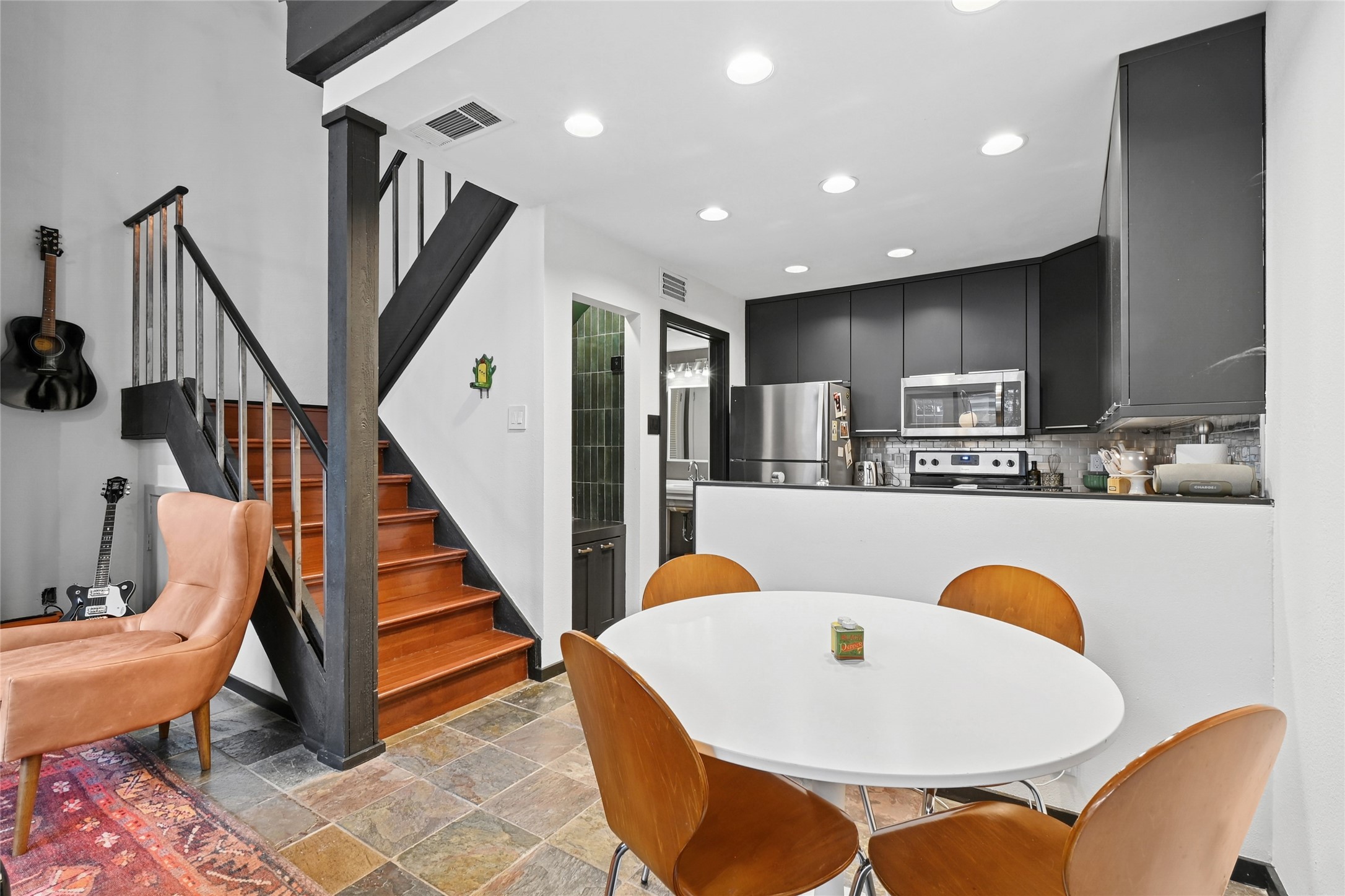 4333 Bowser Avenue 6