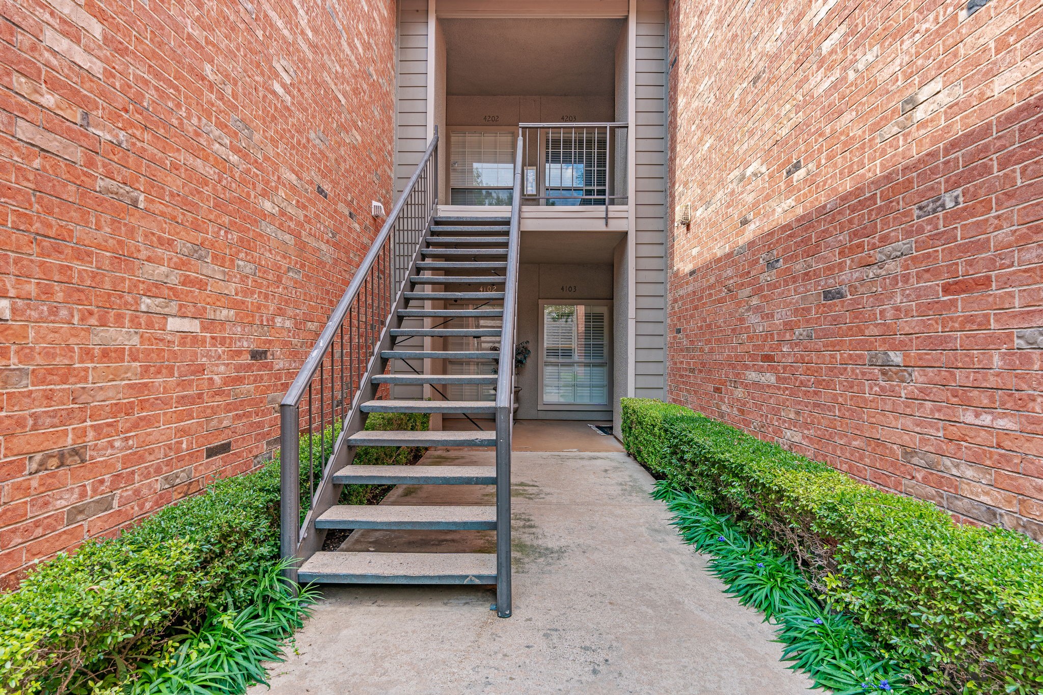 12660 Hillcrest Road 4203