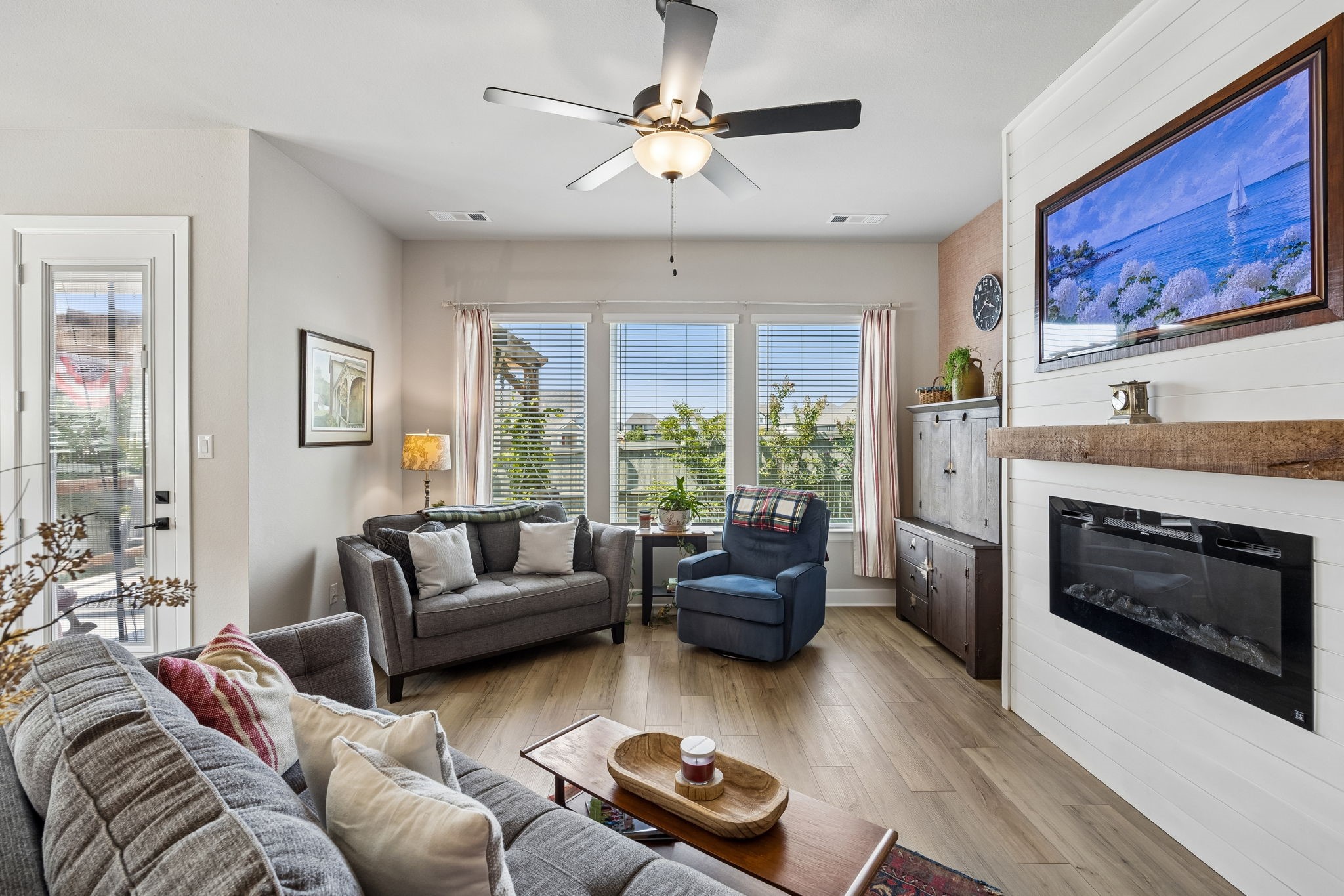 2232 Robin Way