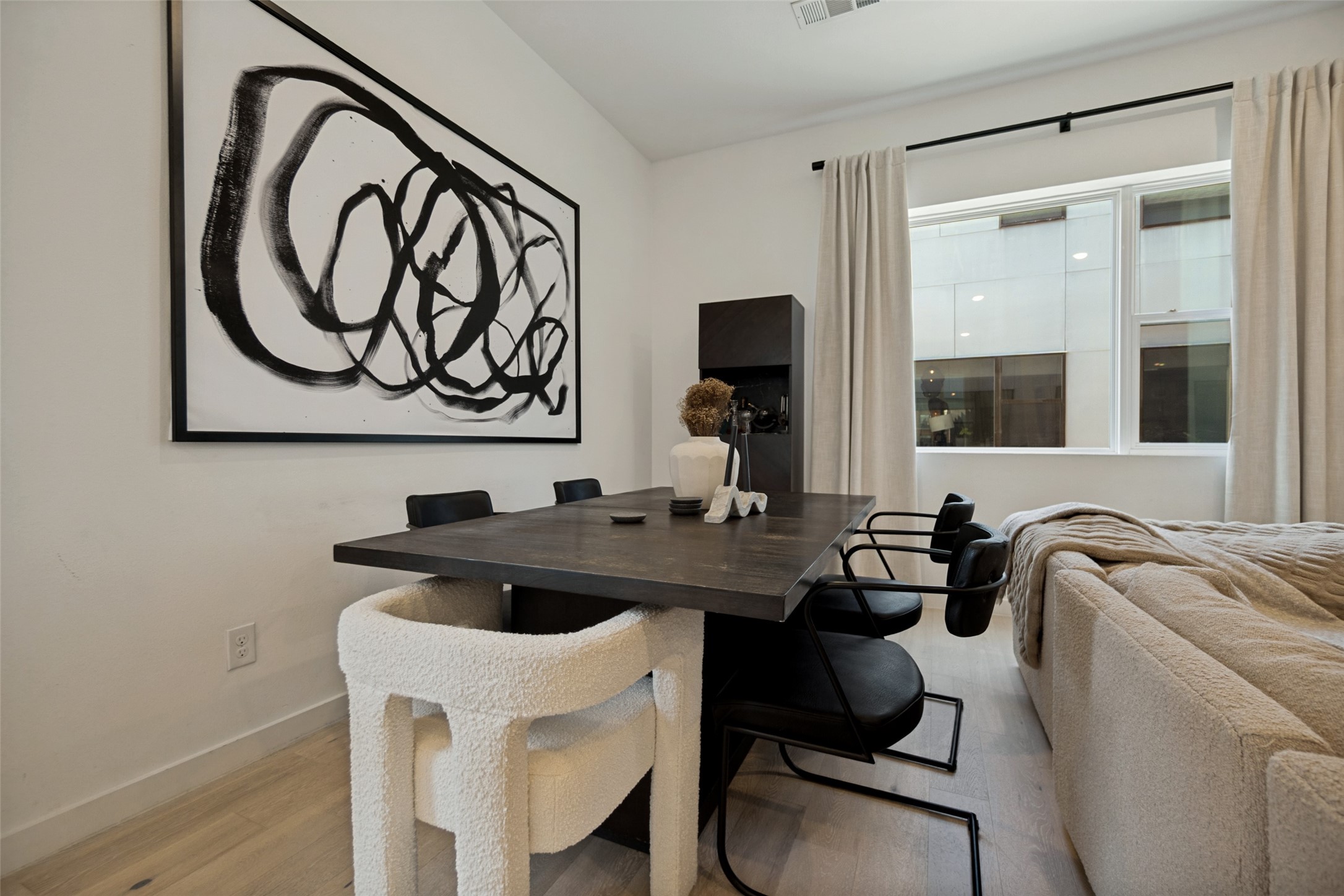 427 W 10th Street 601