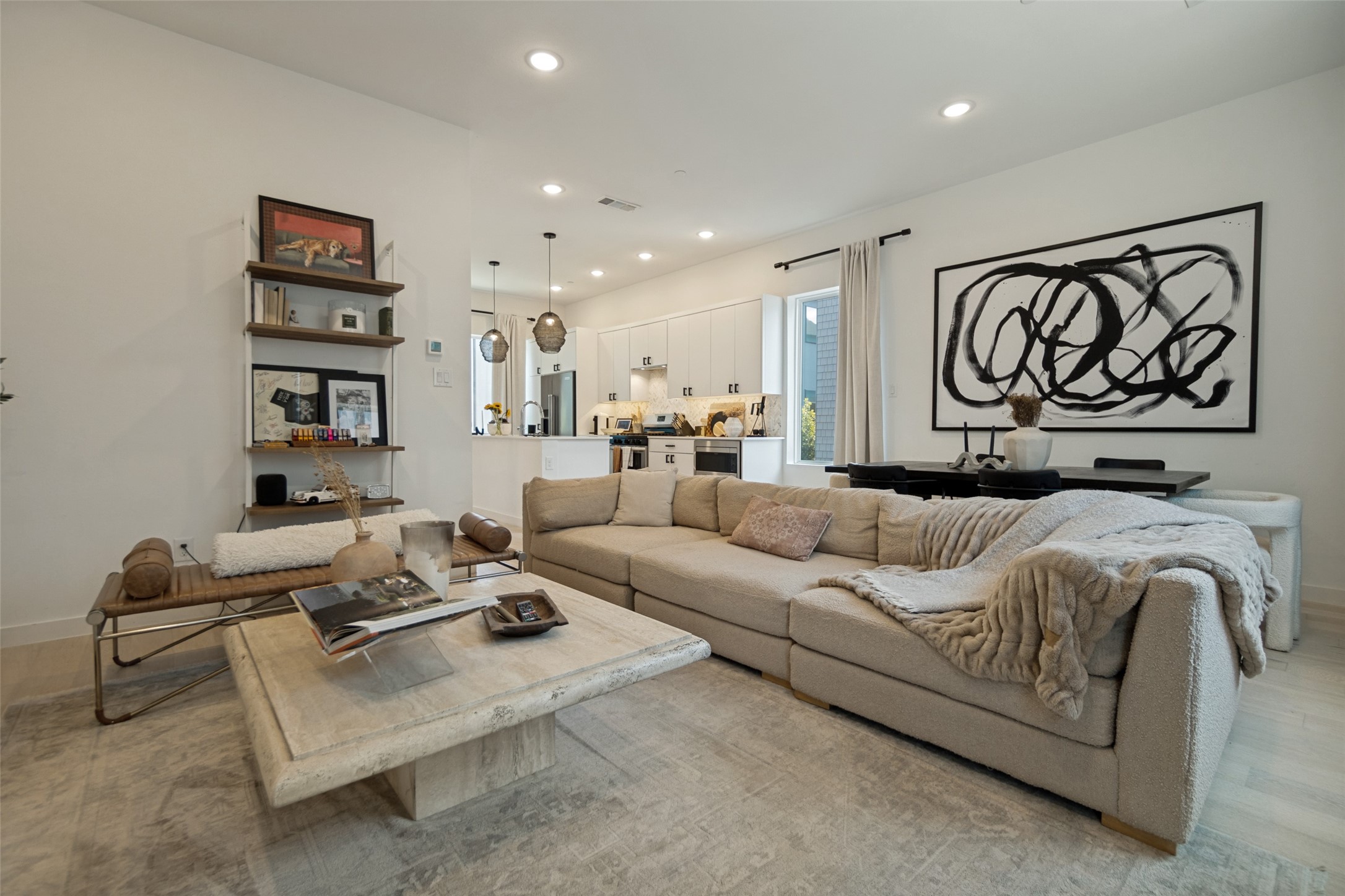 427 W 10th Street 601