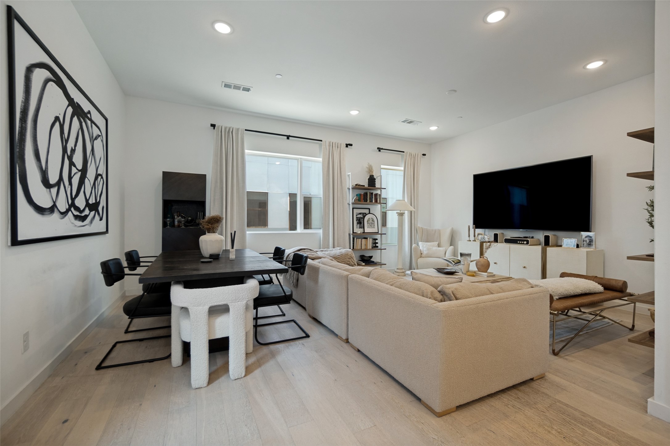 427 W 10th Street 601