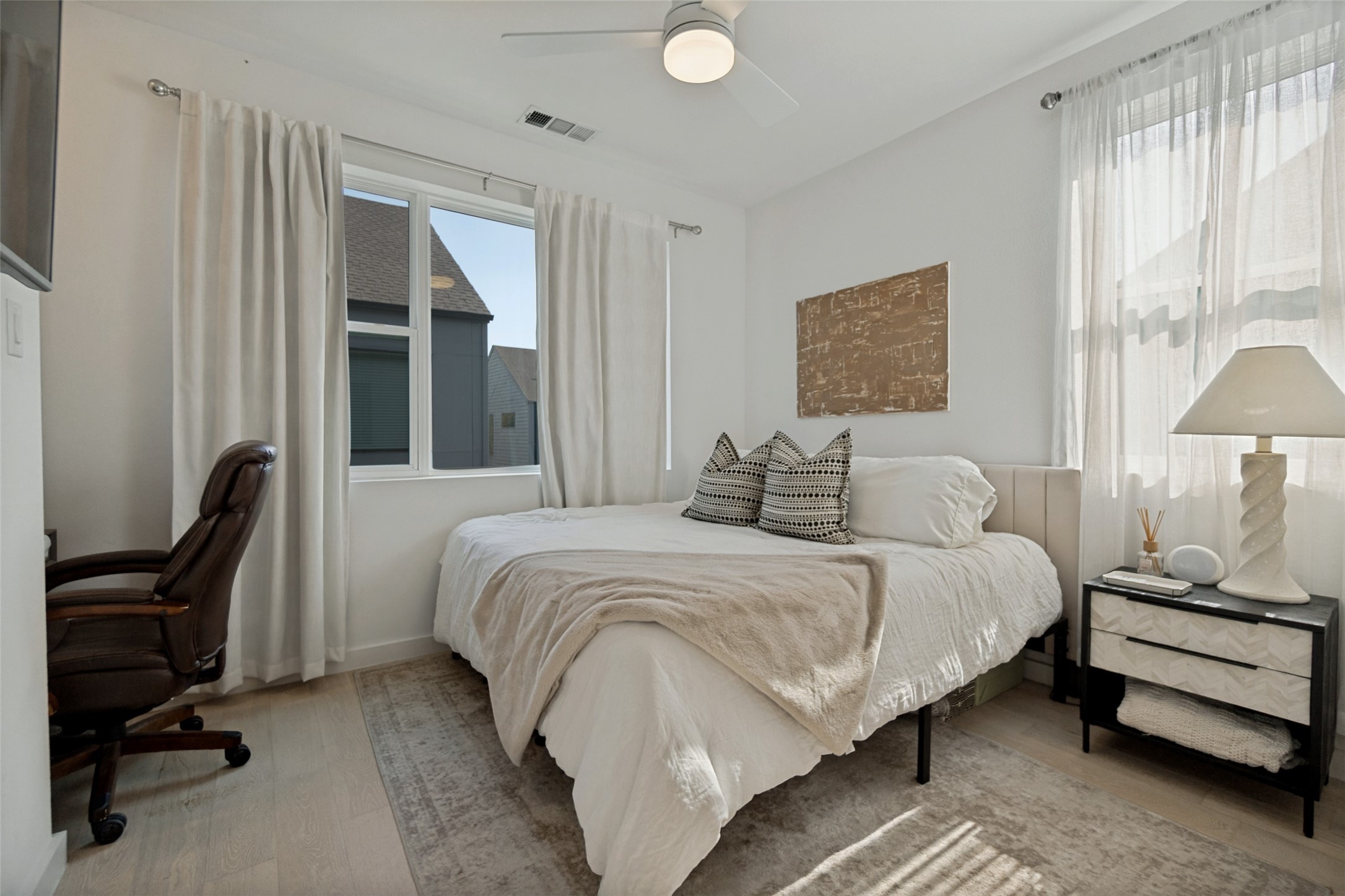 427 W 10th Street 601