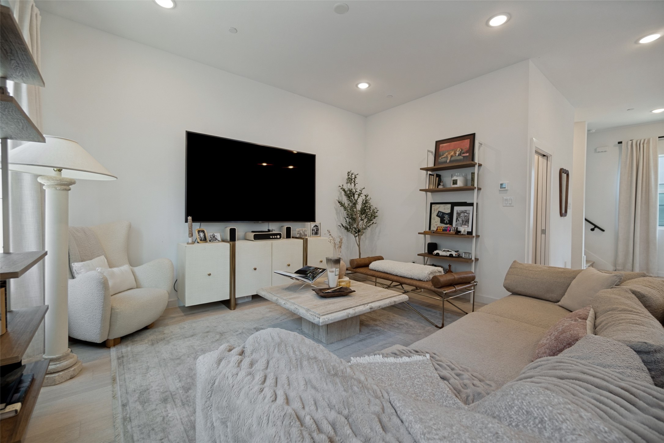 427 W 10th Street 601