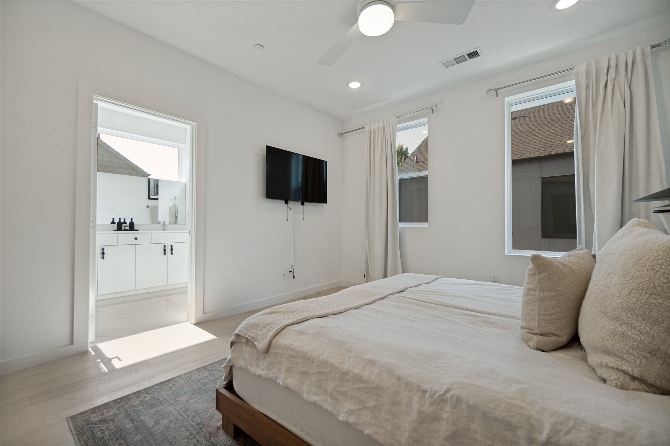 427 W 10th Street 601