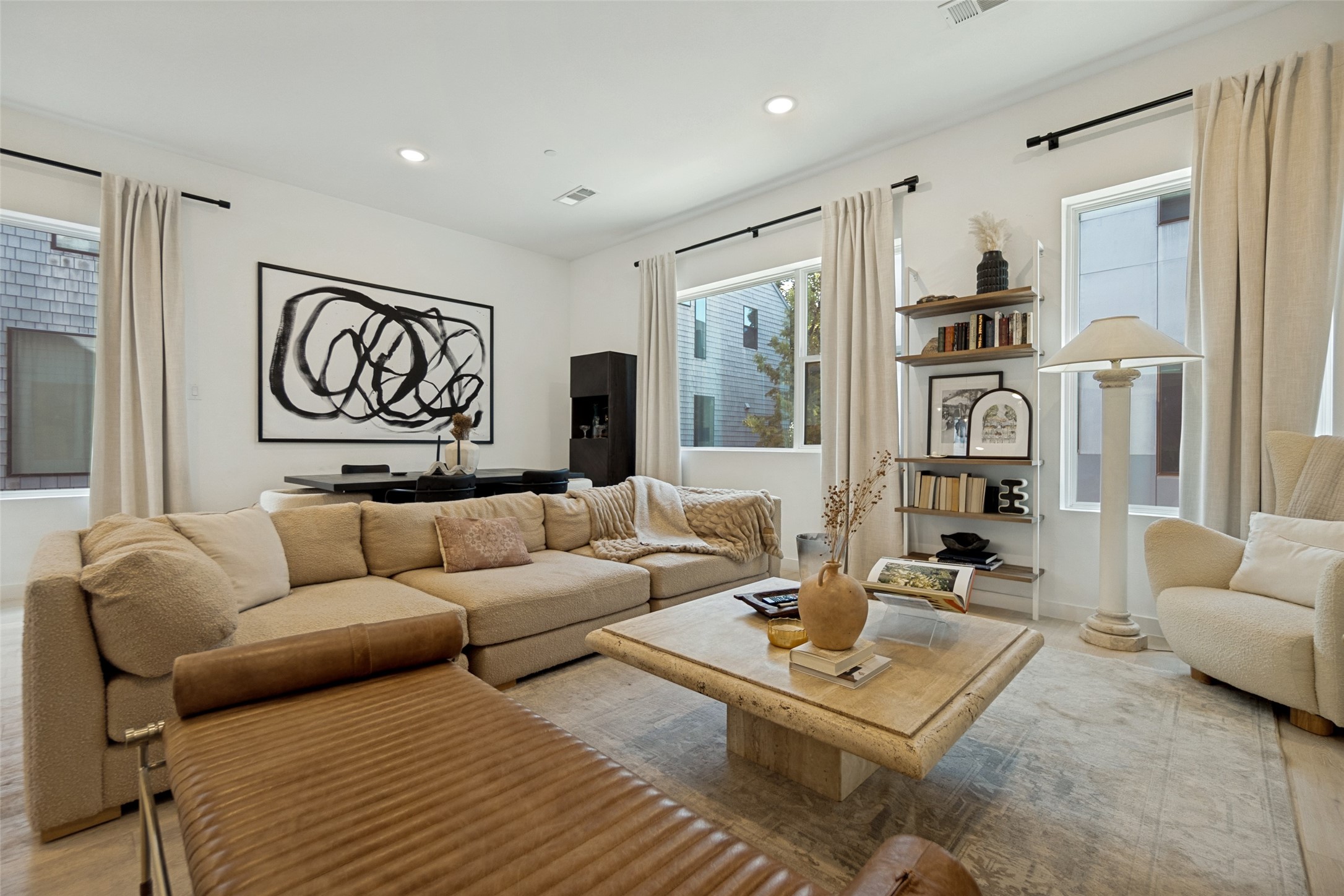 427 W 10th Street 601
