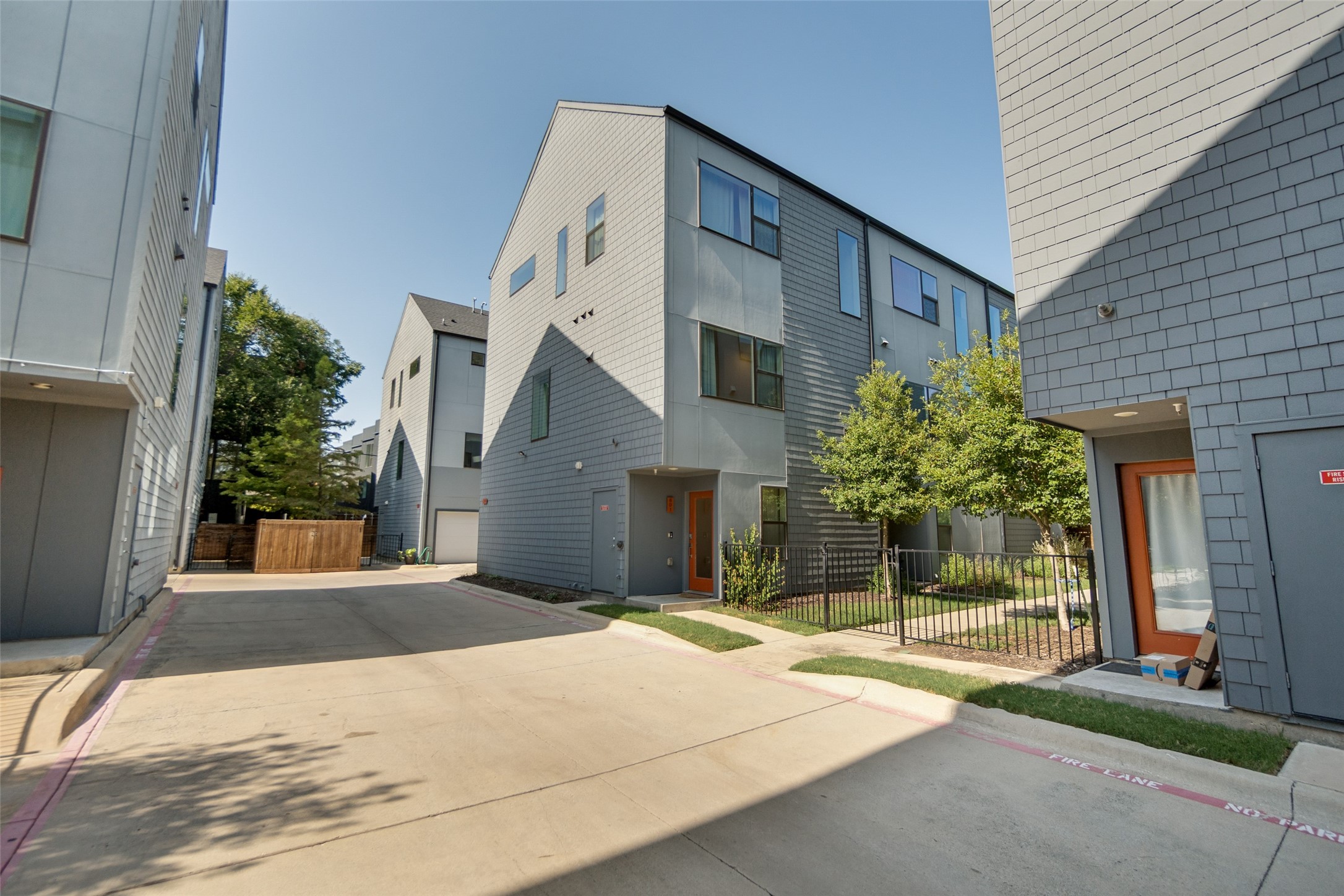 427 W 10th Street 601