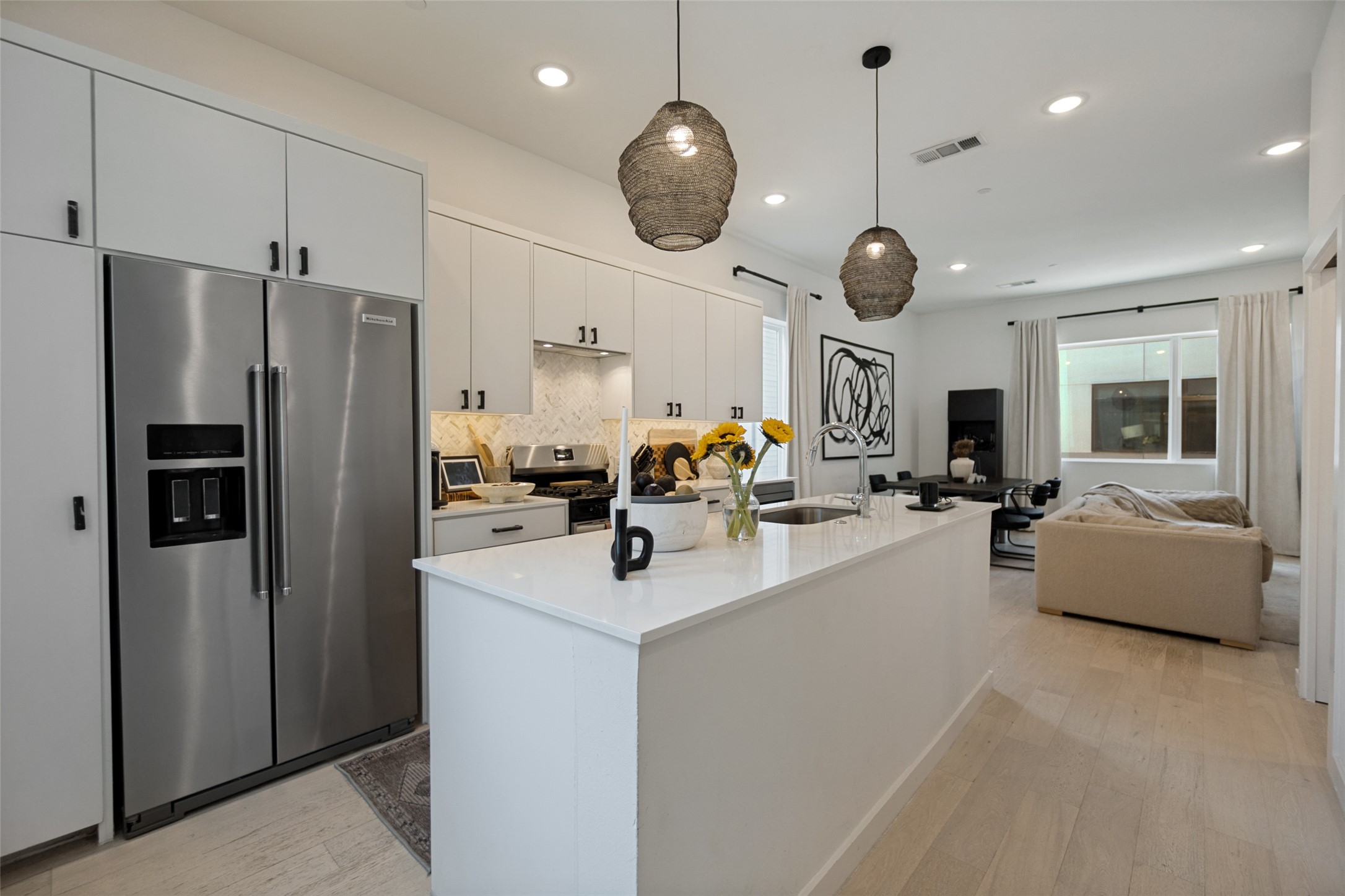 427 W 10th Street 601