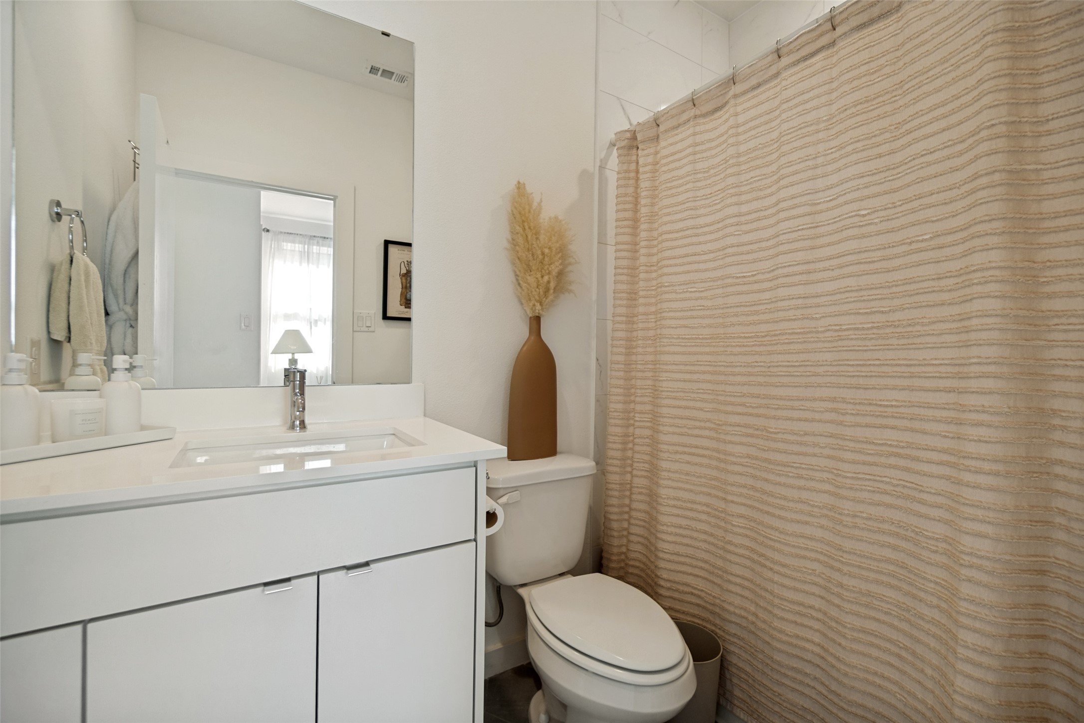 427 W 10th Street 601