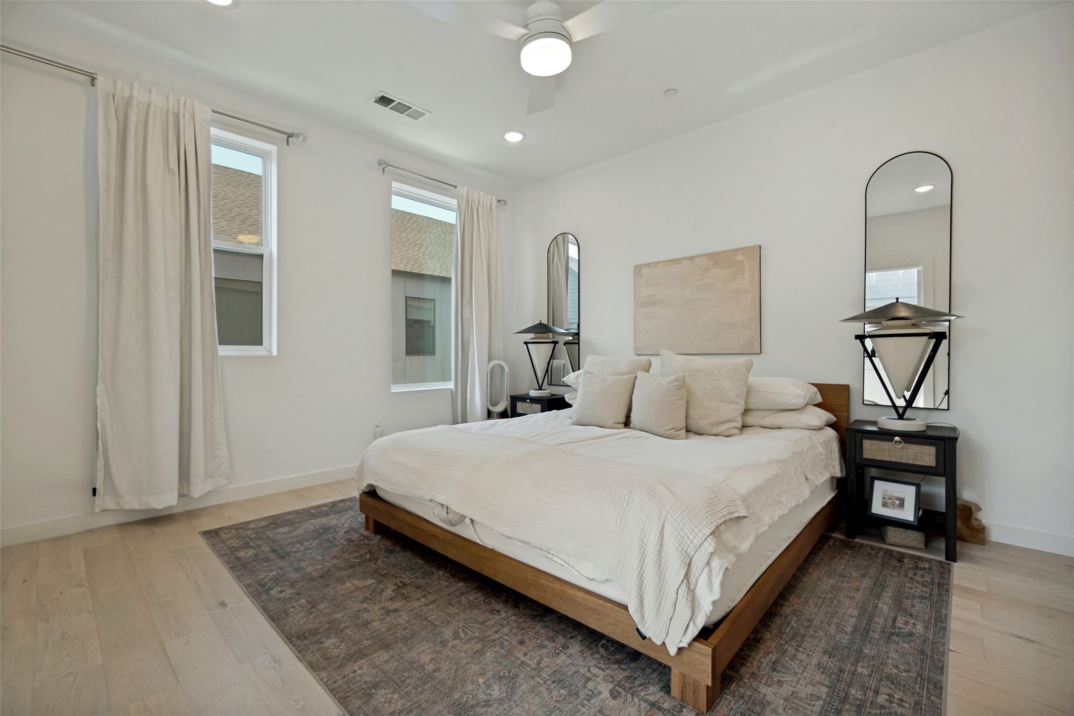 427 W 10th Street 601
