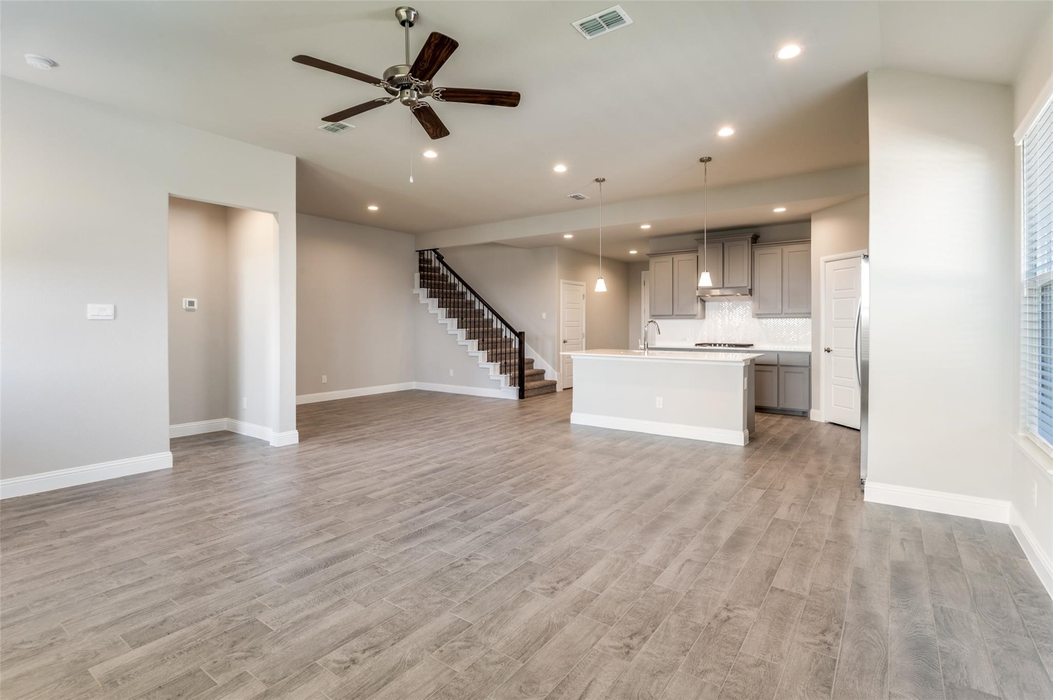 1517 Razorbill Road