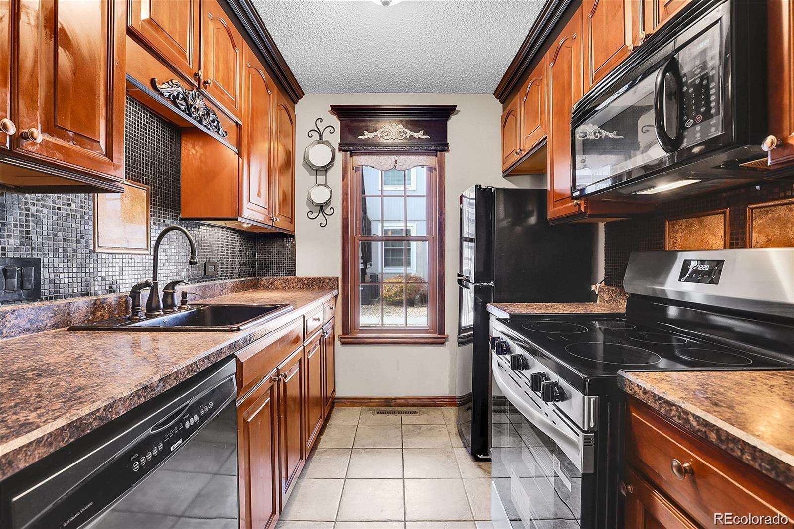 2301 E Fremont Avenue Unit: U05