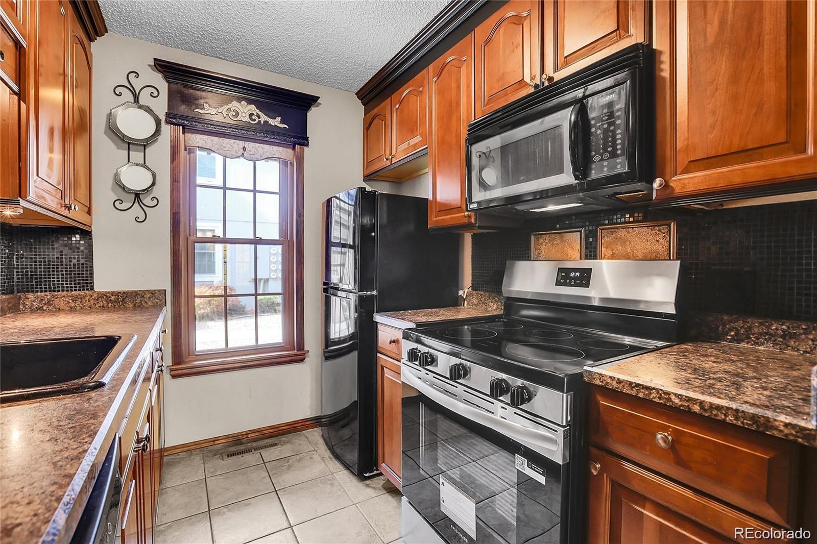 2301 E Fremont Avenue Unit: U05
