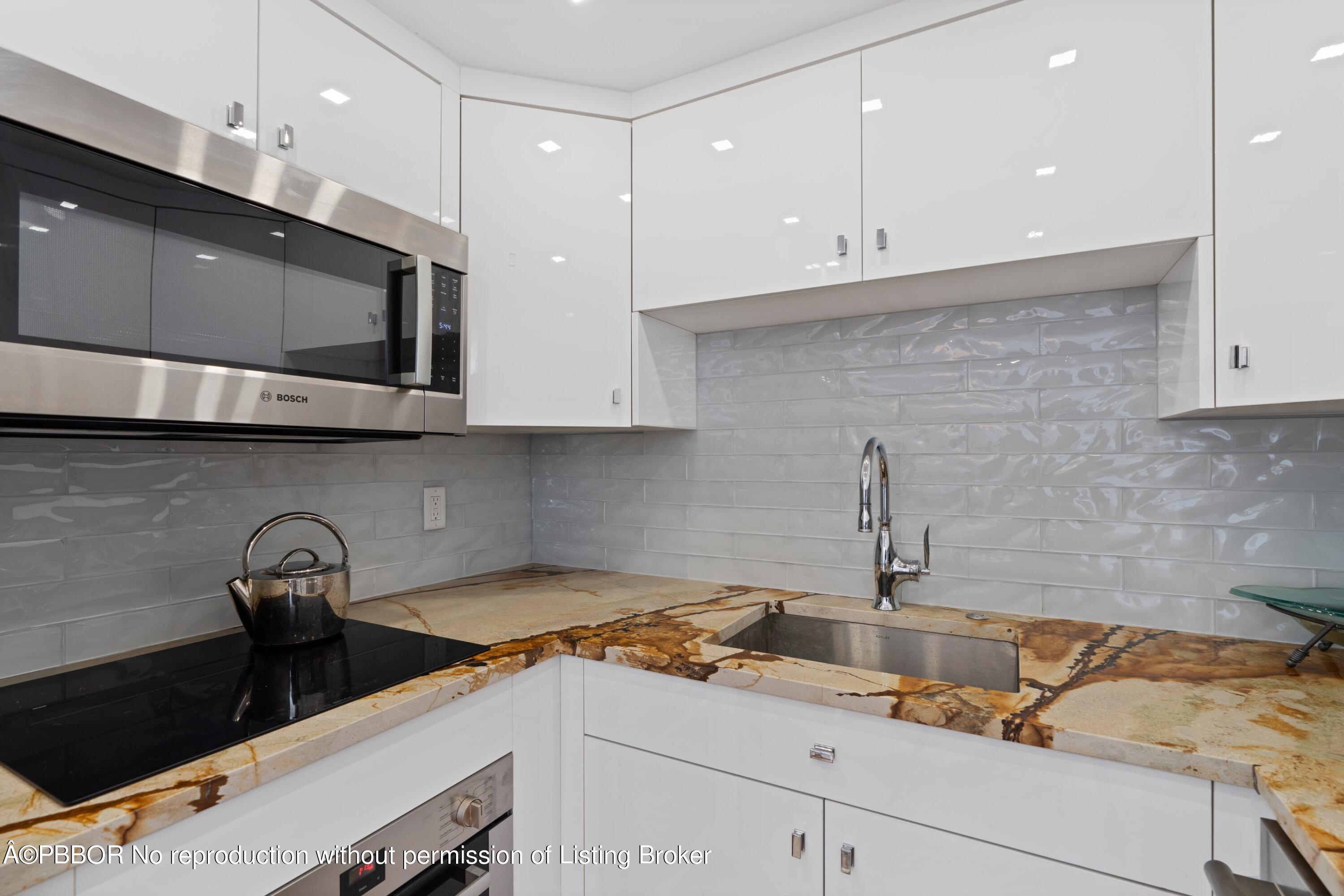 401 Peruvian Avenue, 302