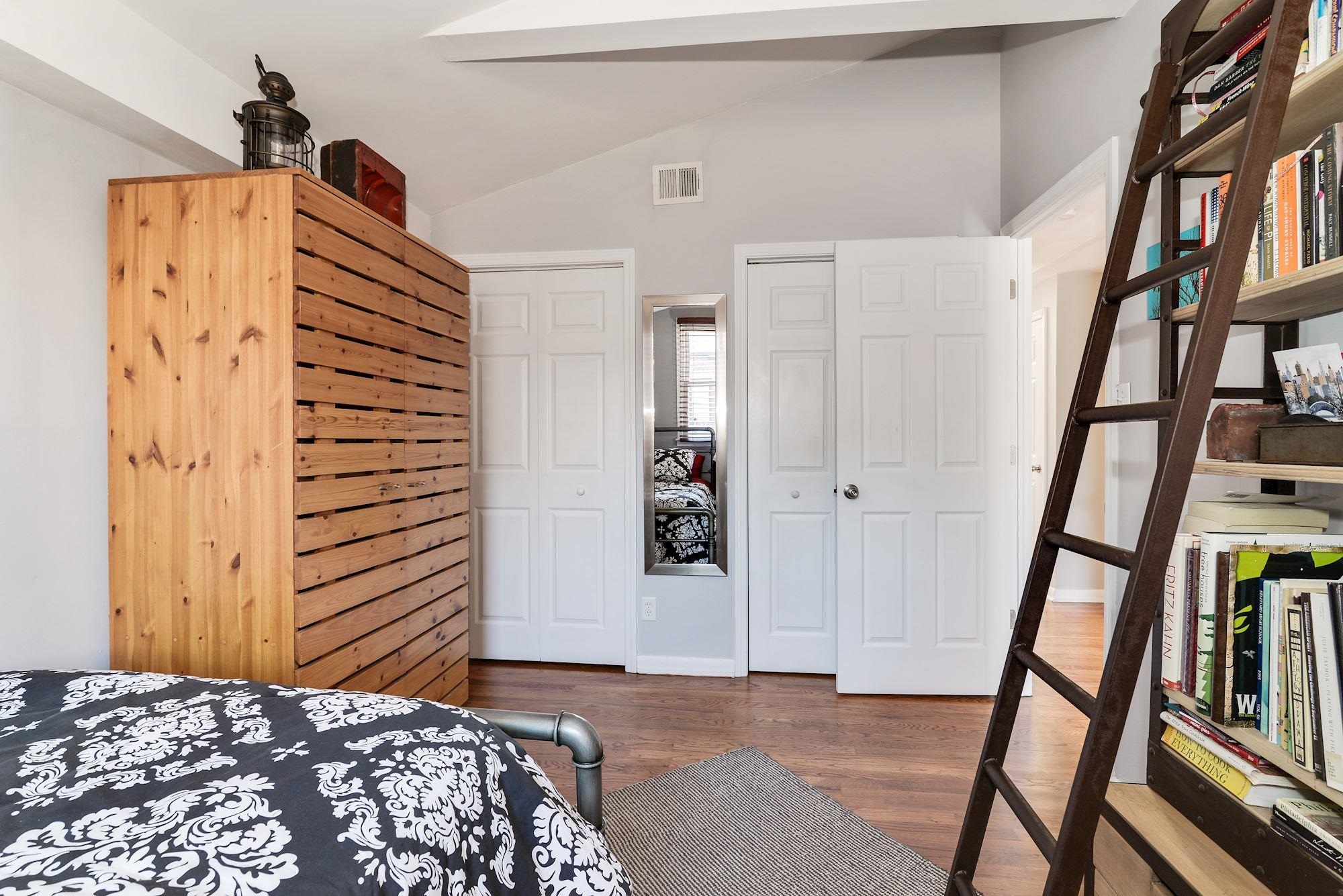 227 CHRISTOPHER COLUMBUS DR Unit 402B