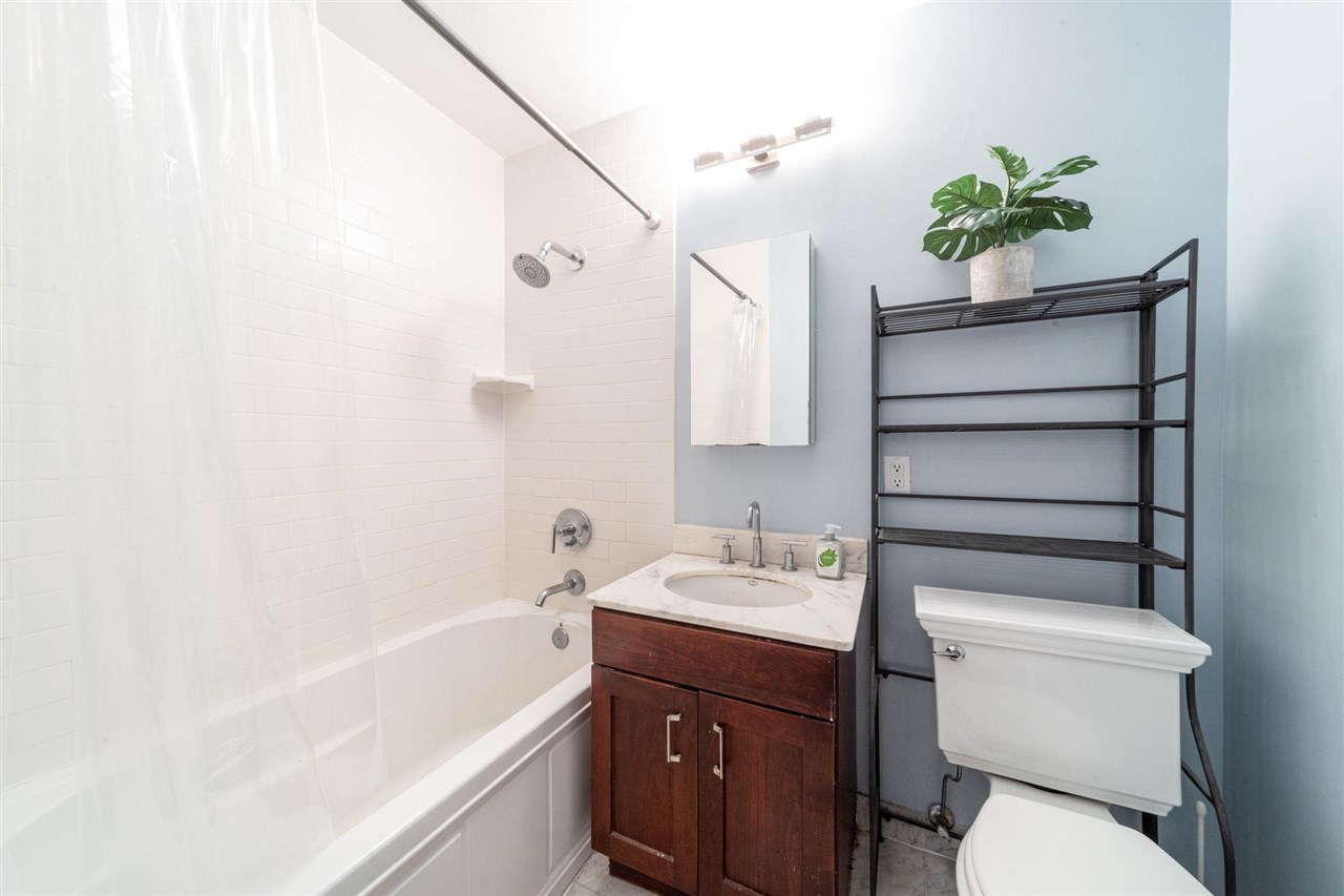 357 VARICK ST Unit 428