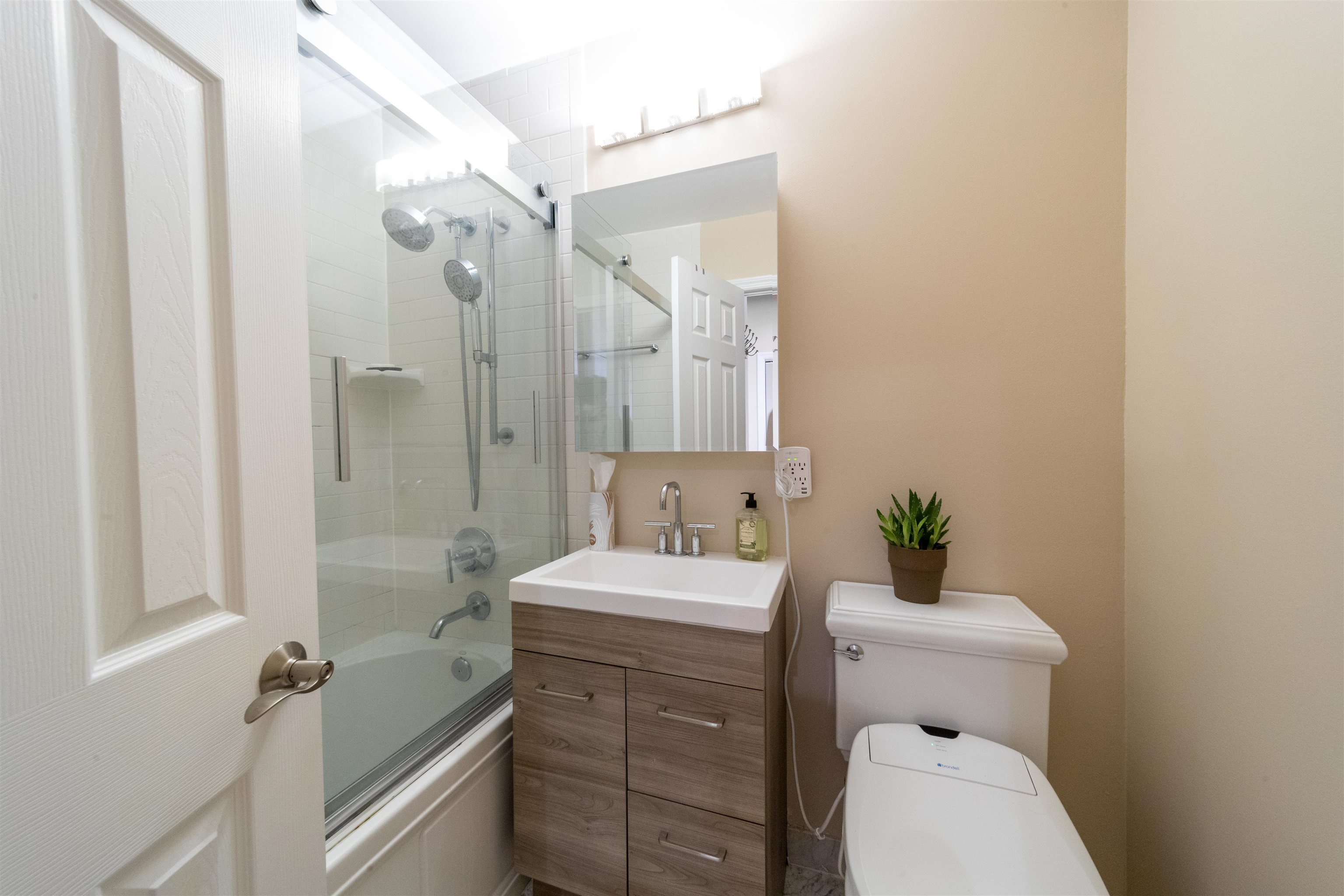 227 CHRISTOPHER COLUMBUS DR Unit 208B