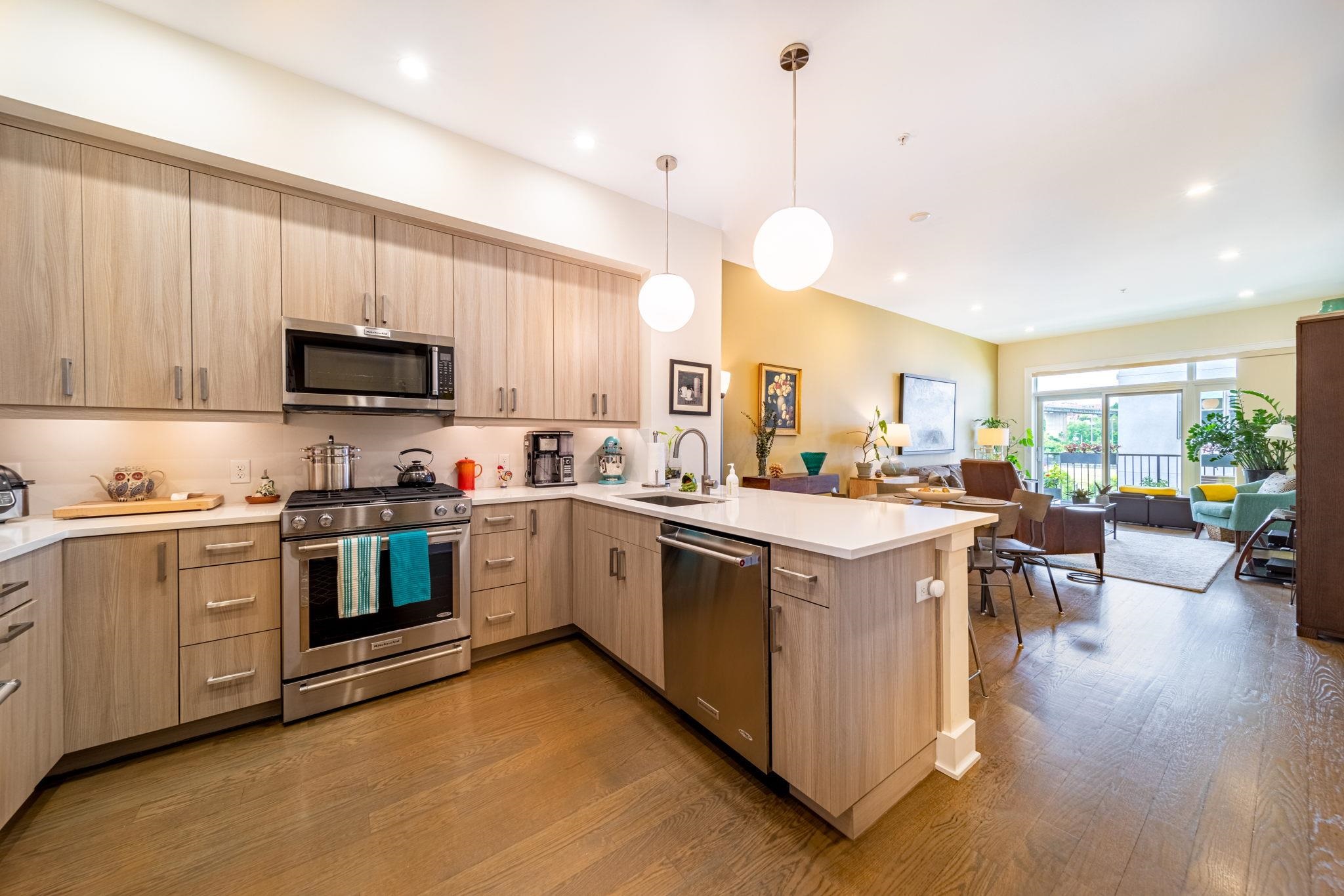 374 7TH ST Unit 302