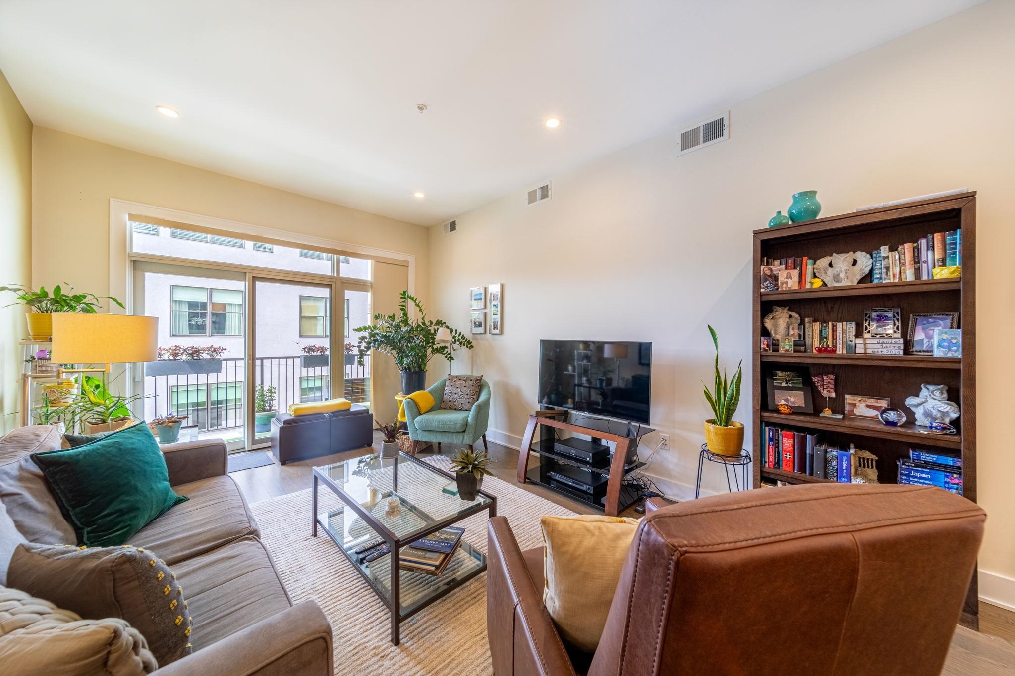 374 7TH ST Unit 302