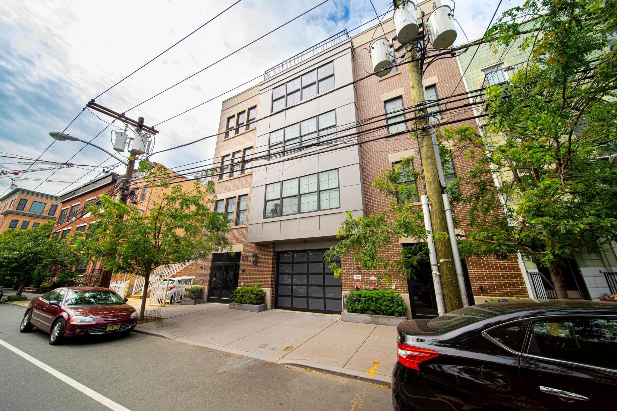 374 7TH ST Unit 302