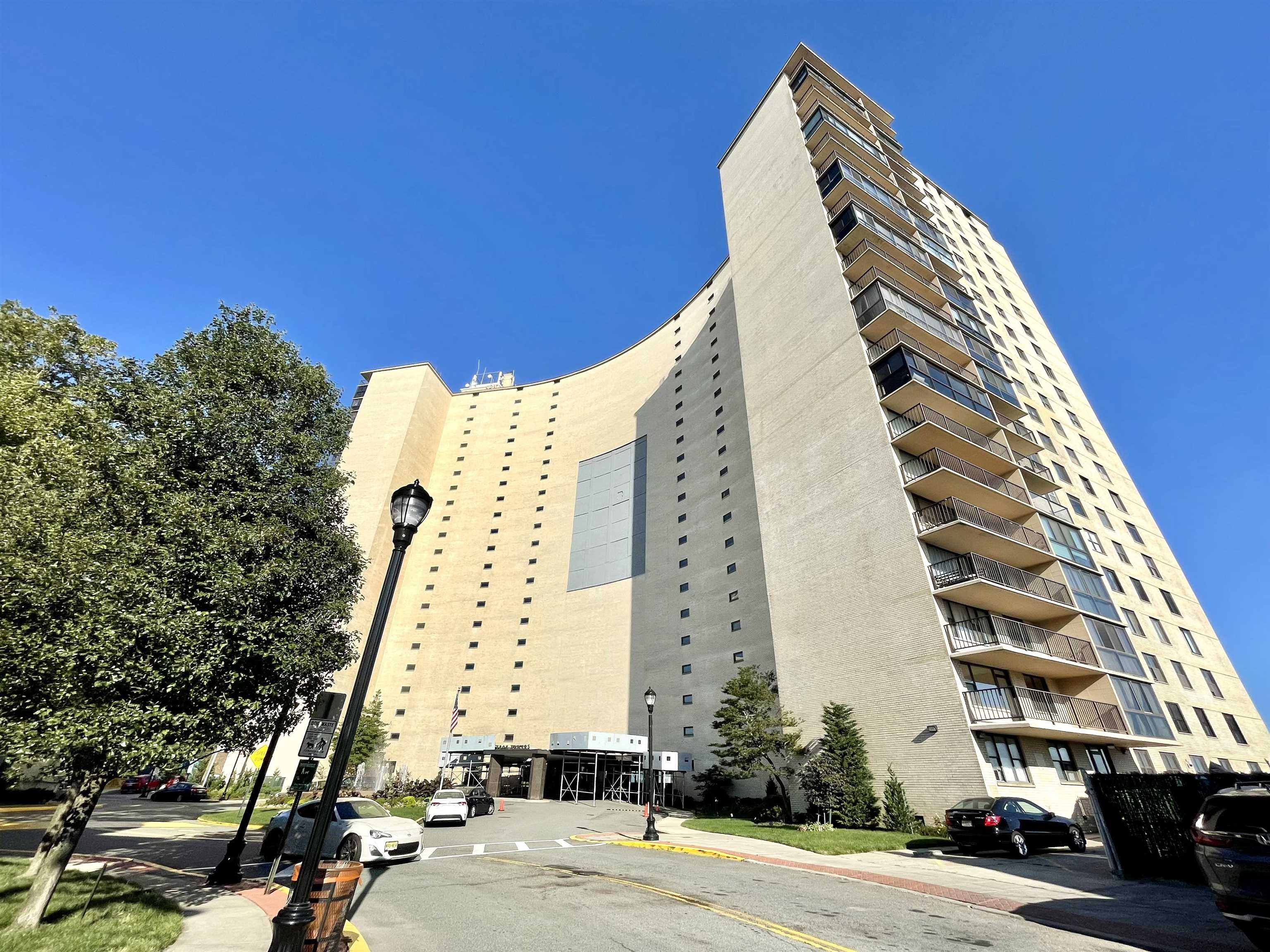 380 MOUNTAIN RD Unit 704