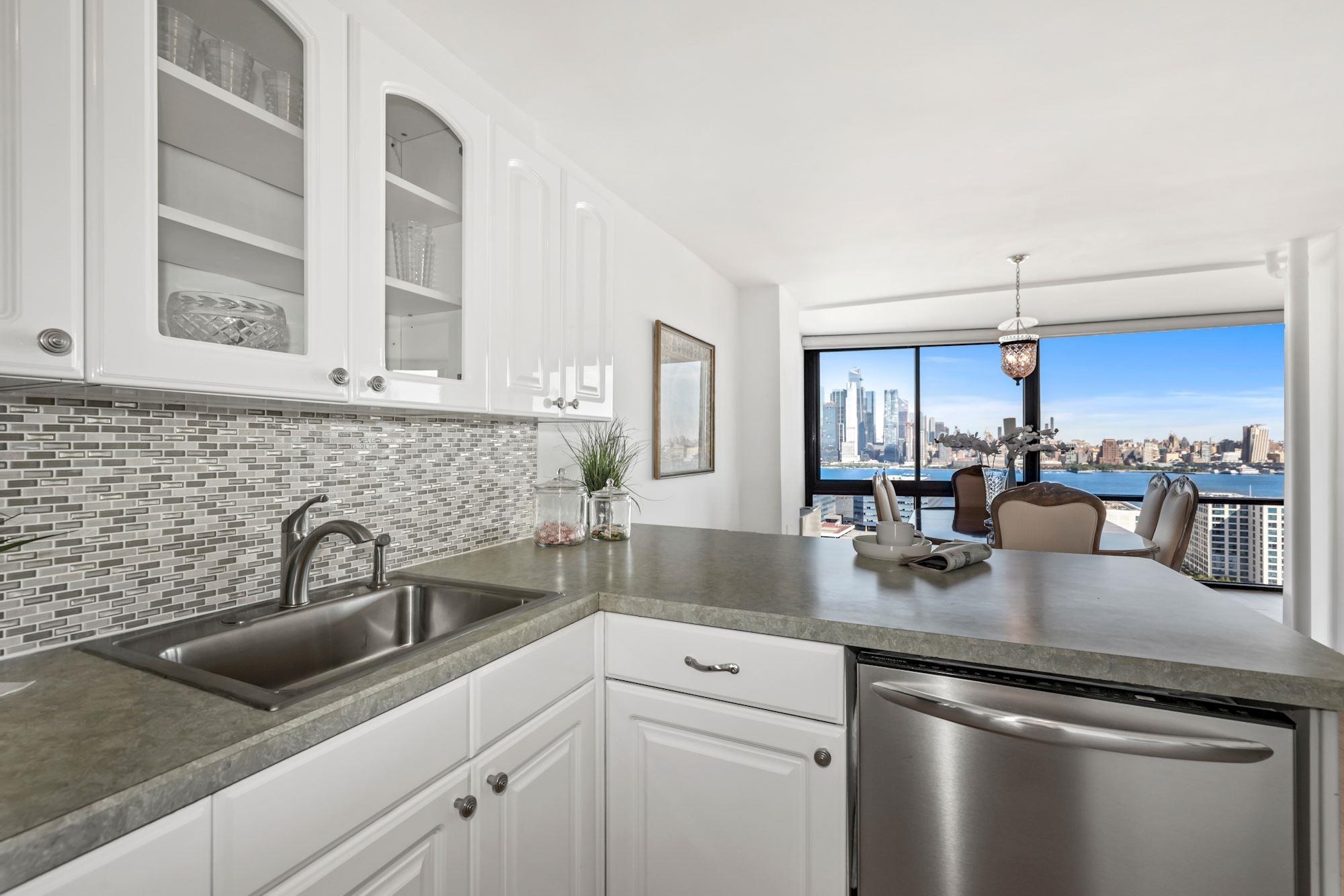 380 MOUNTAIN RD Unit 704