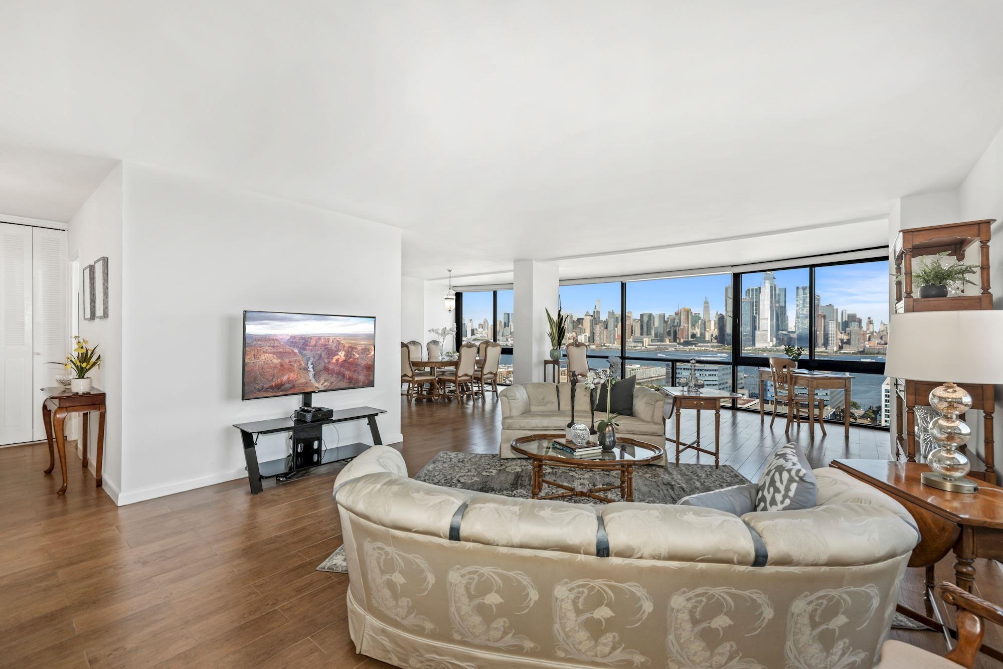 380 MOUNTAIN RD Unit 704