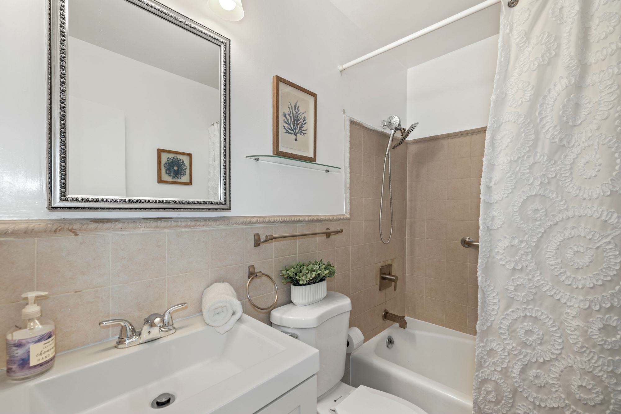 380 MOUNTAIN RD Unit 704
