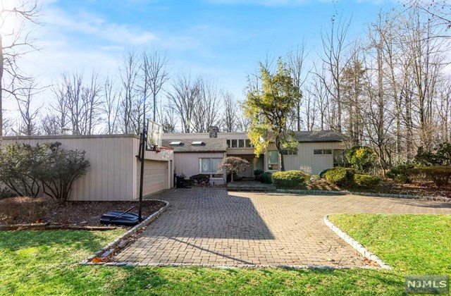 27 Greenwoods Road
