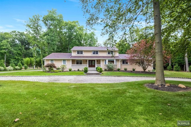 12 Greenwoods Road