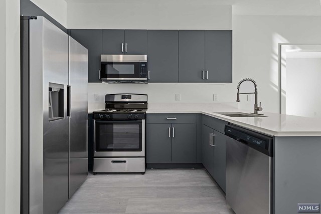 43-45 West 32nd Street 204
