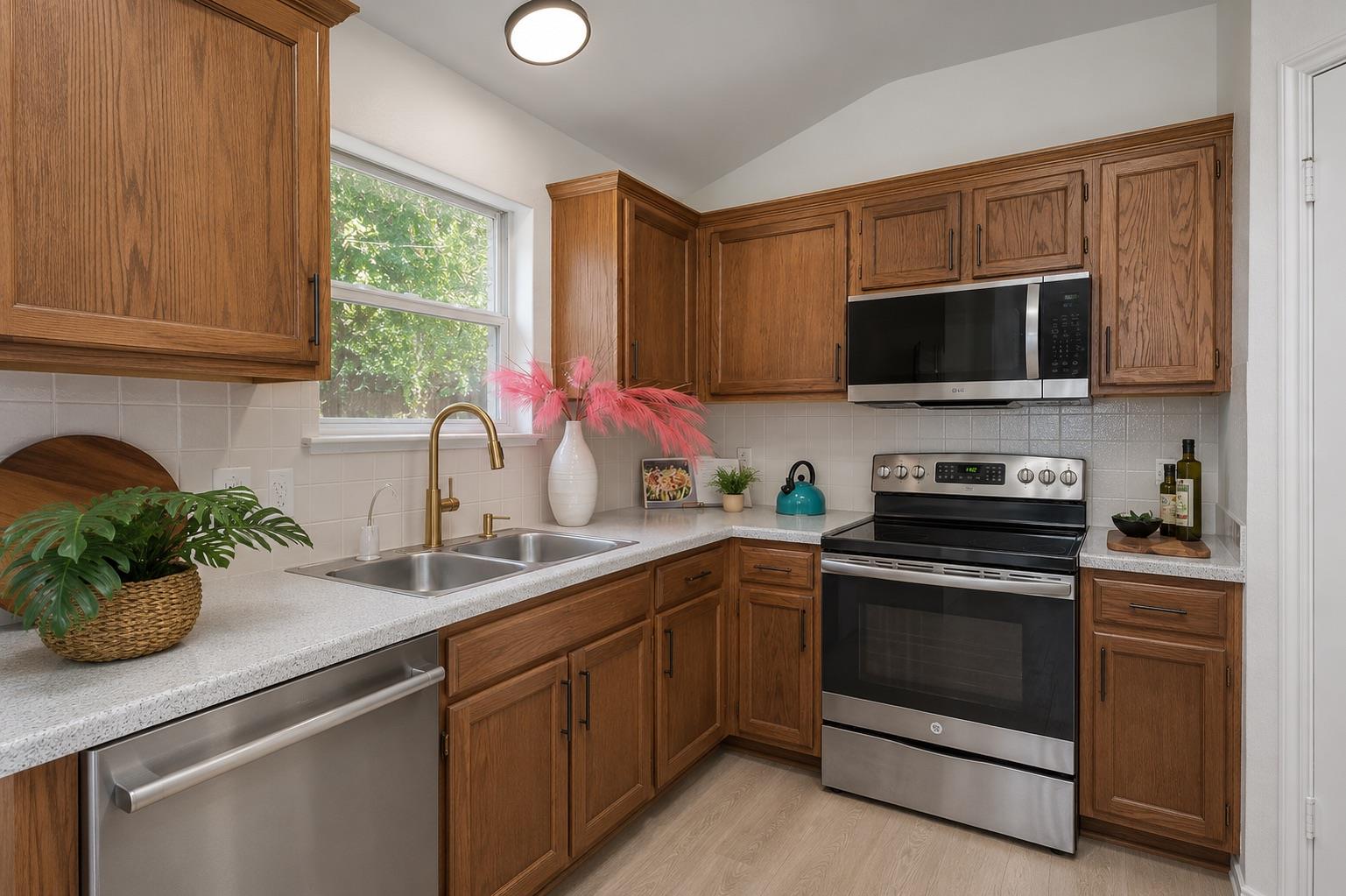 2308 Macaw DR