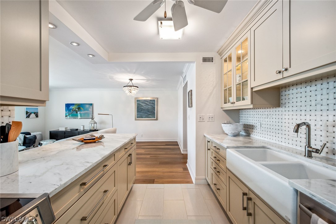 2850 Gulf Shore BLVD N 406