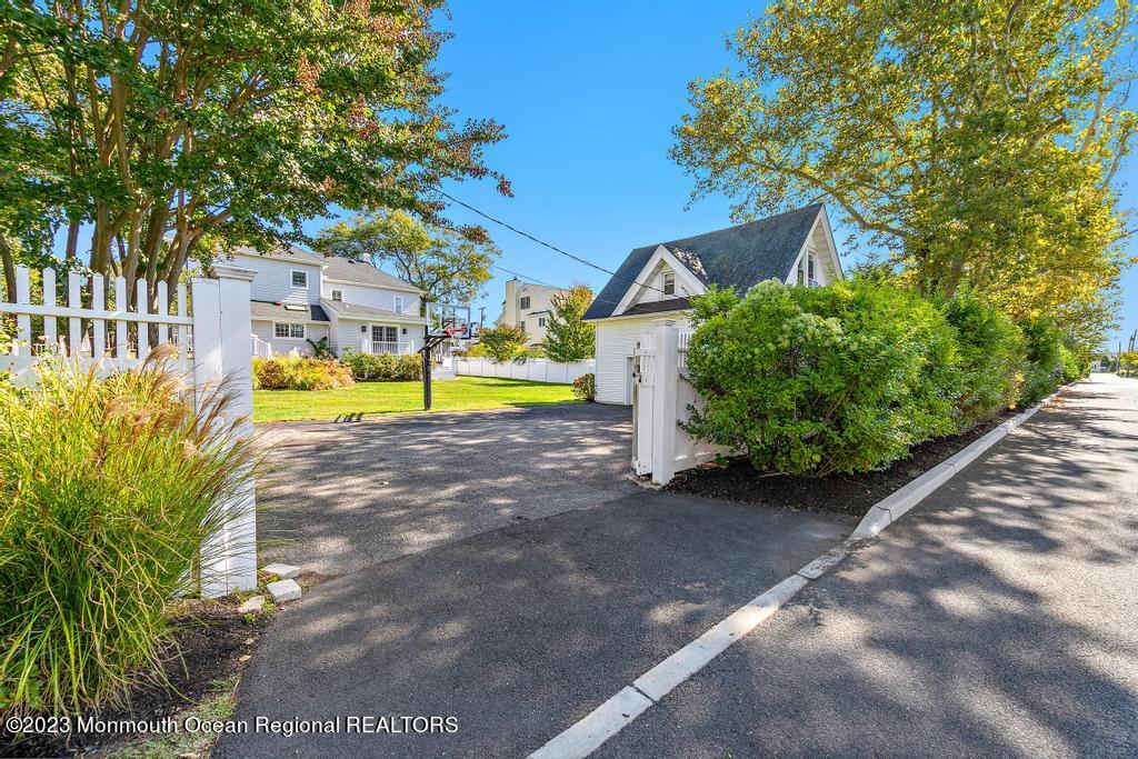 26 River Avenue