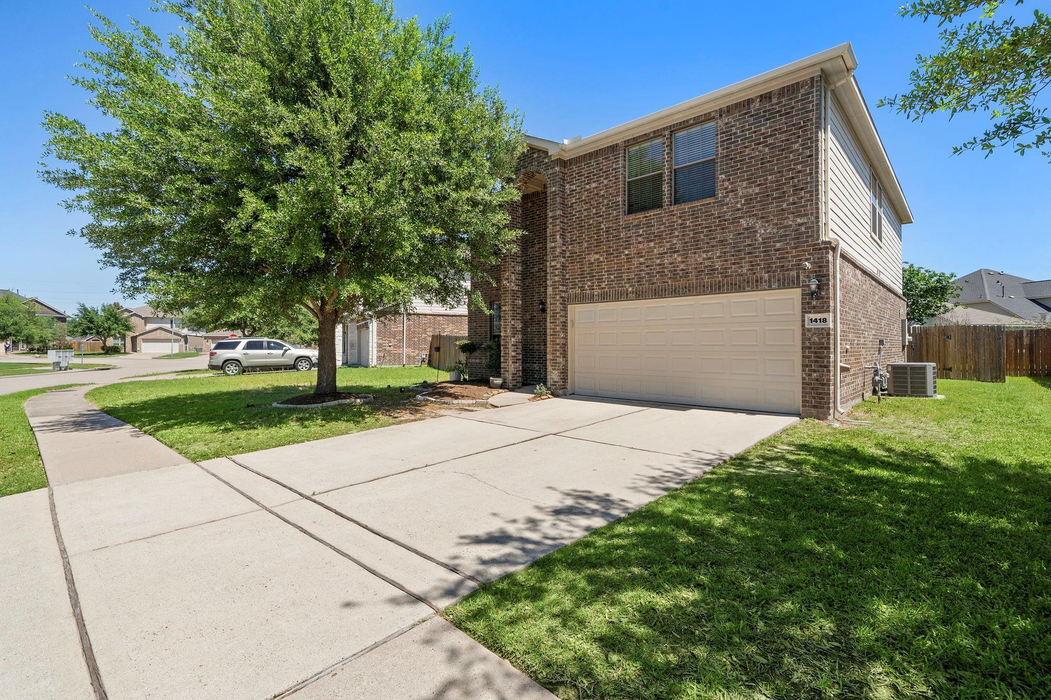 1418 S Maple Drive