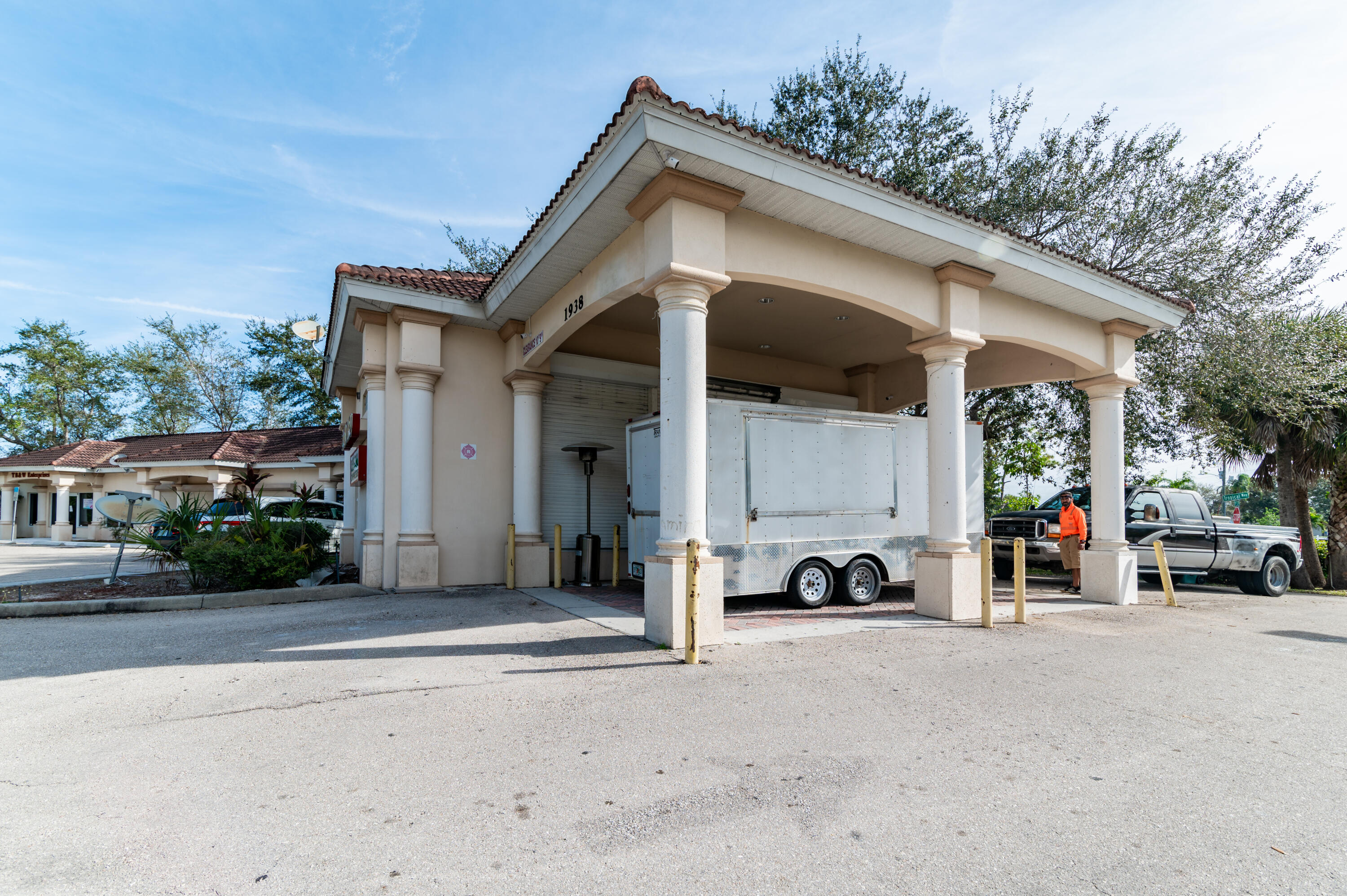 1938 SANTA BARBARA BOULEVARD