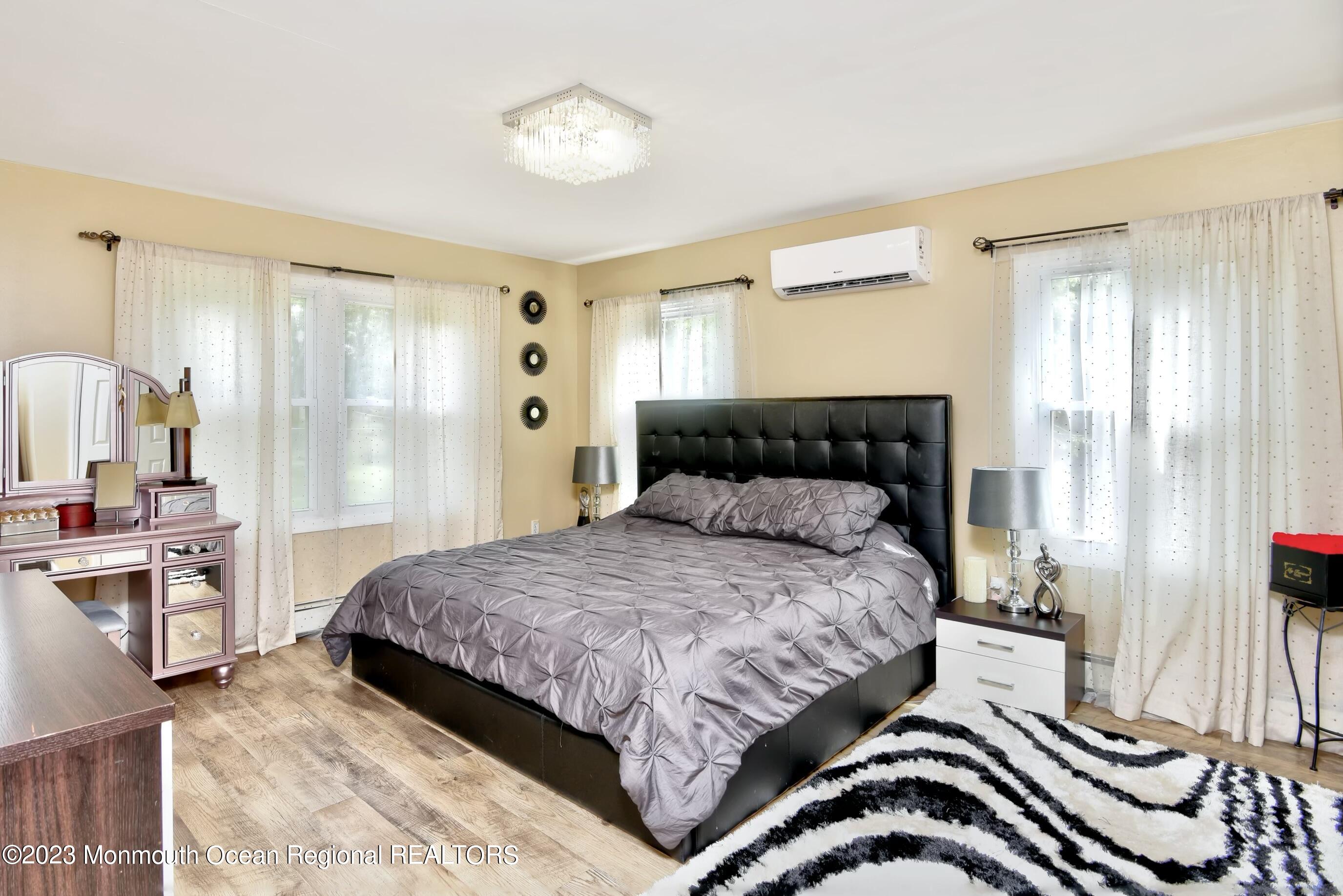 11 Mohawk Drive