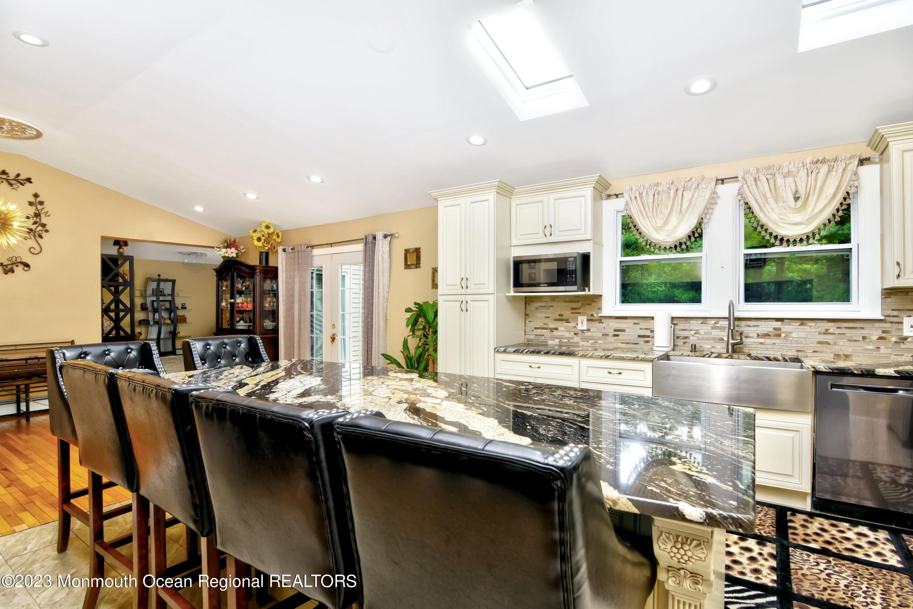 11 Mohawk Drive