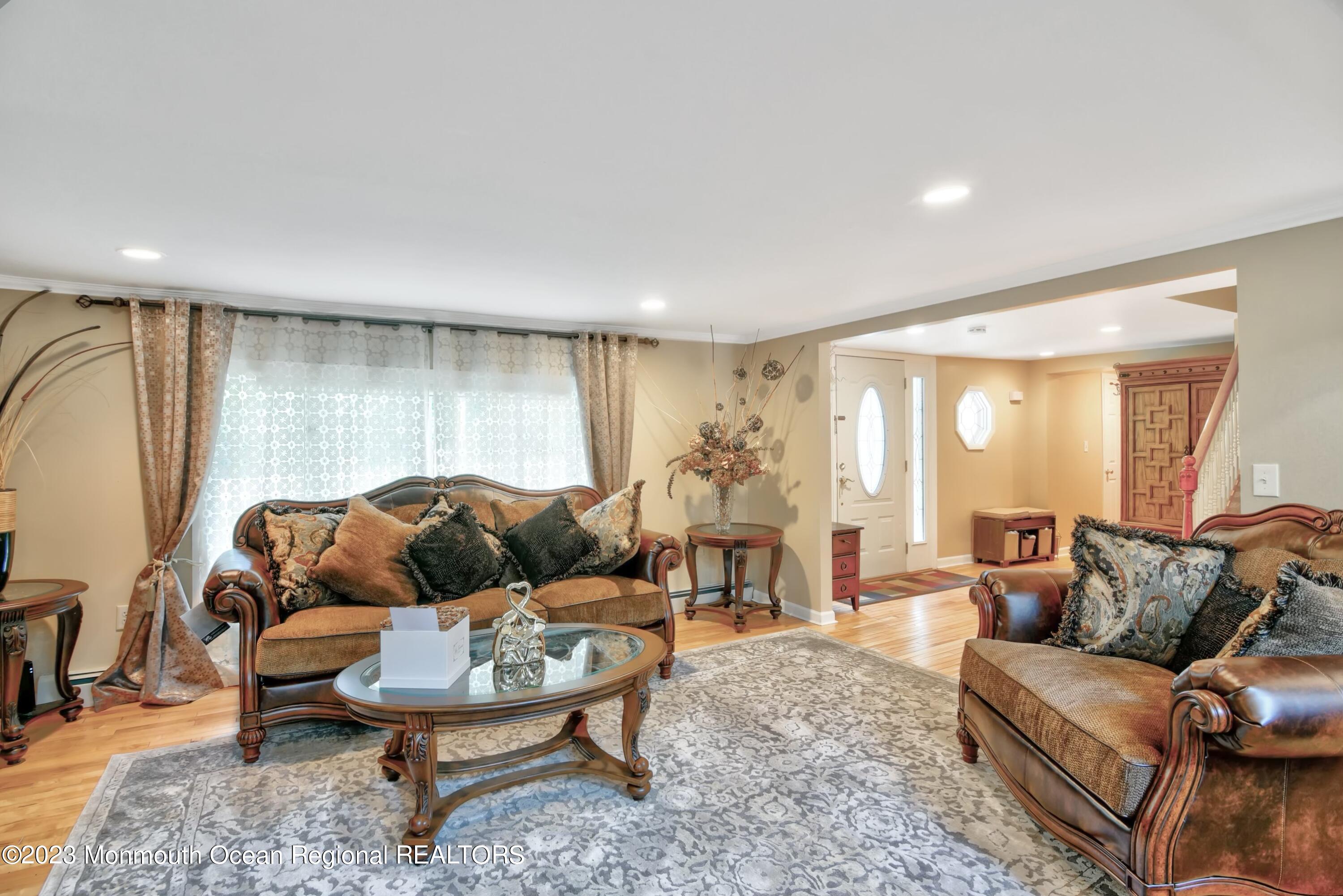 11 Mohawk Drive
