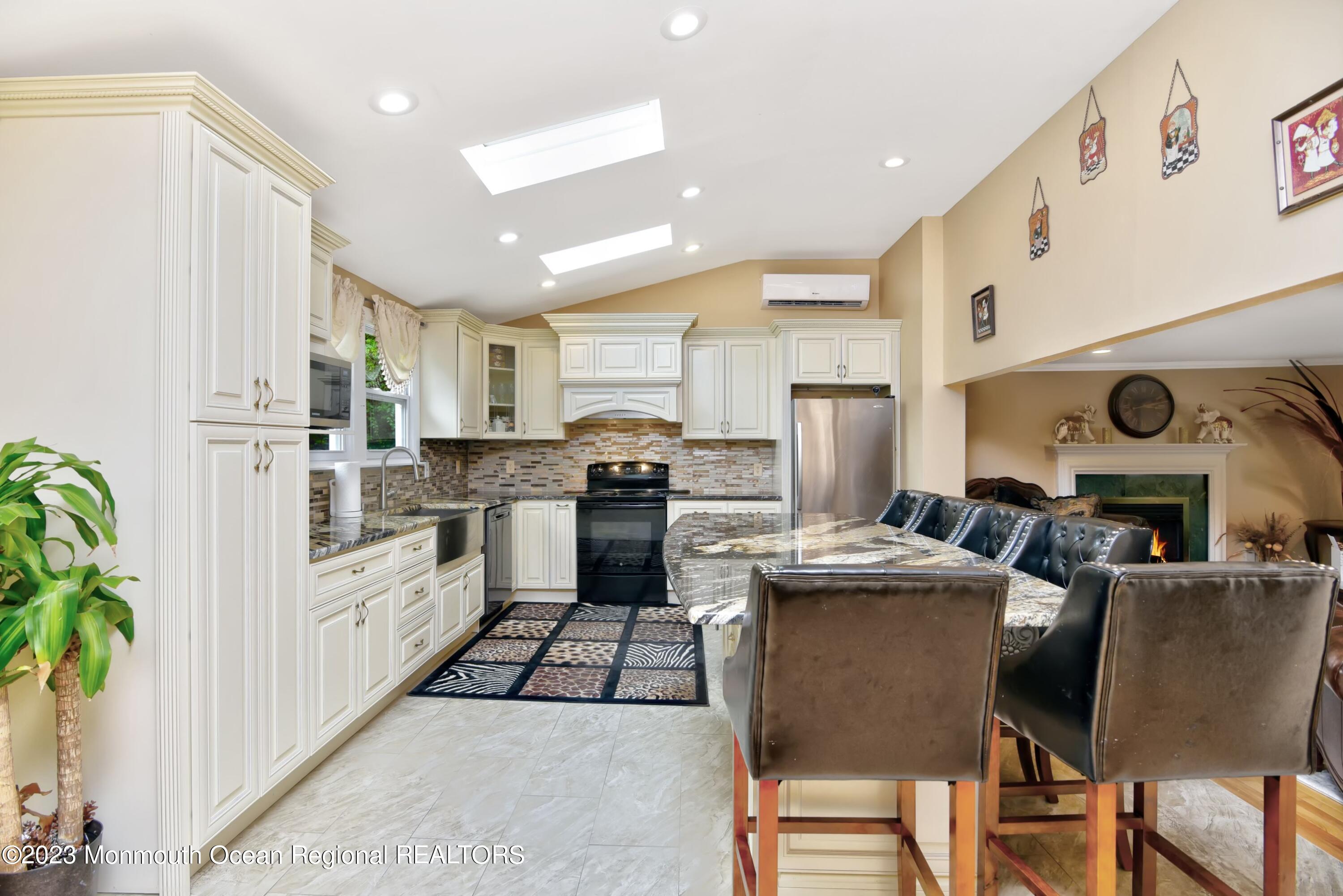 11 Mohawk Drive