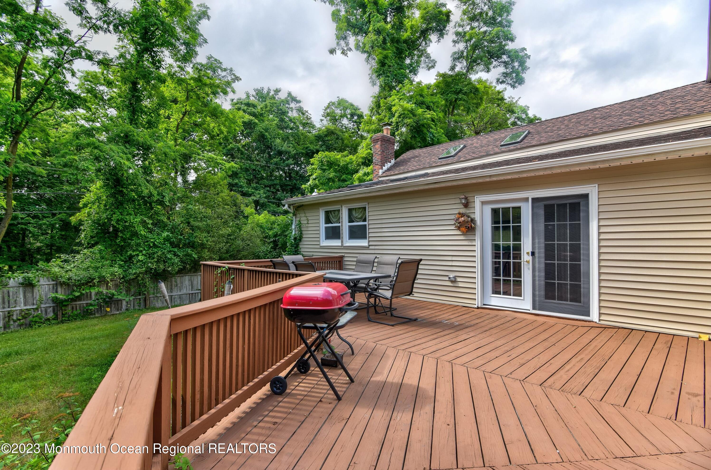 11 Mohawk Drive