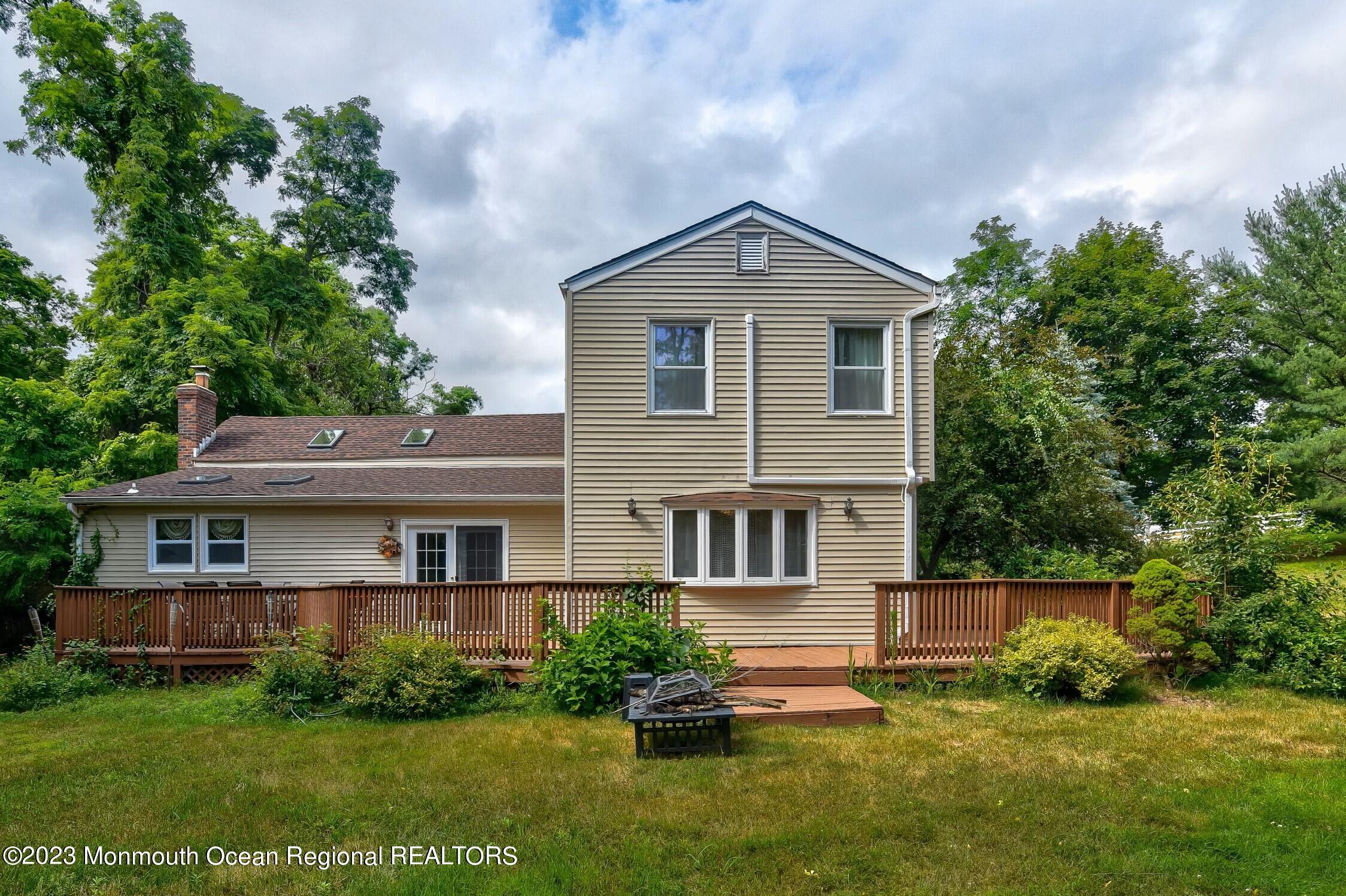 11 Mohawk Drive
