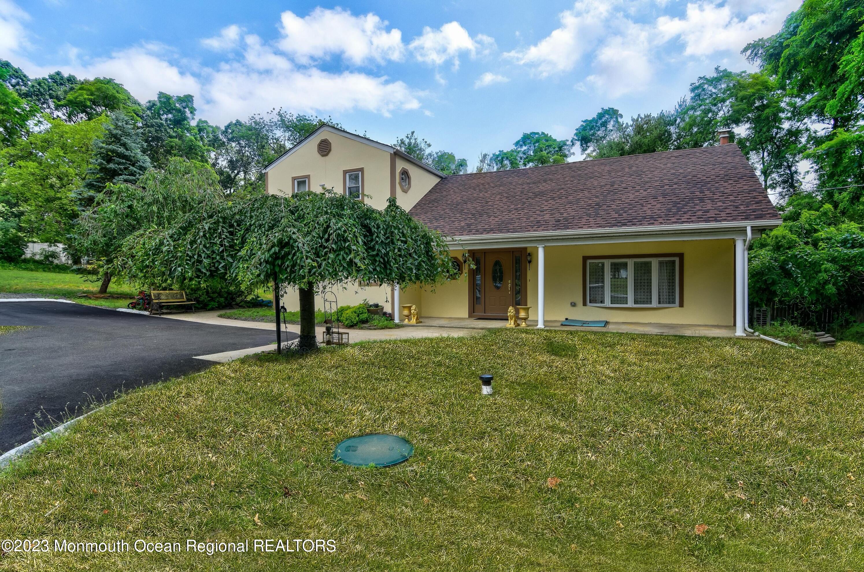 11 Mohawk Drive